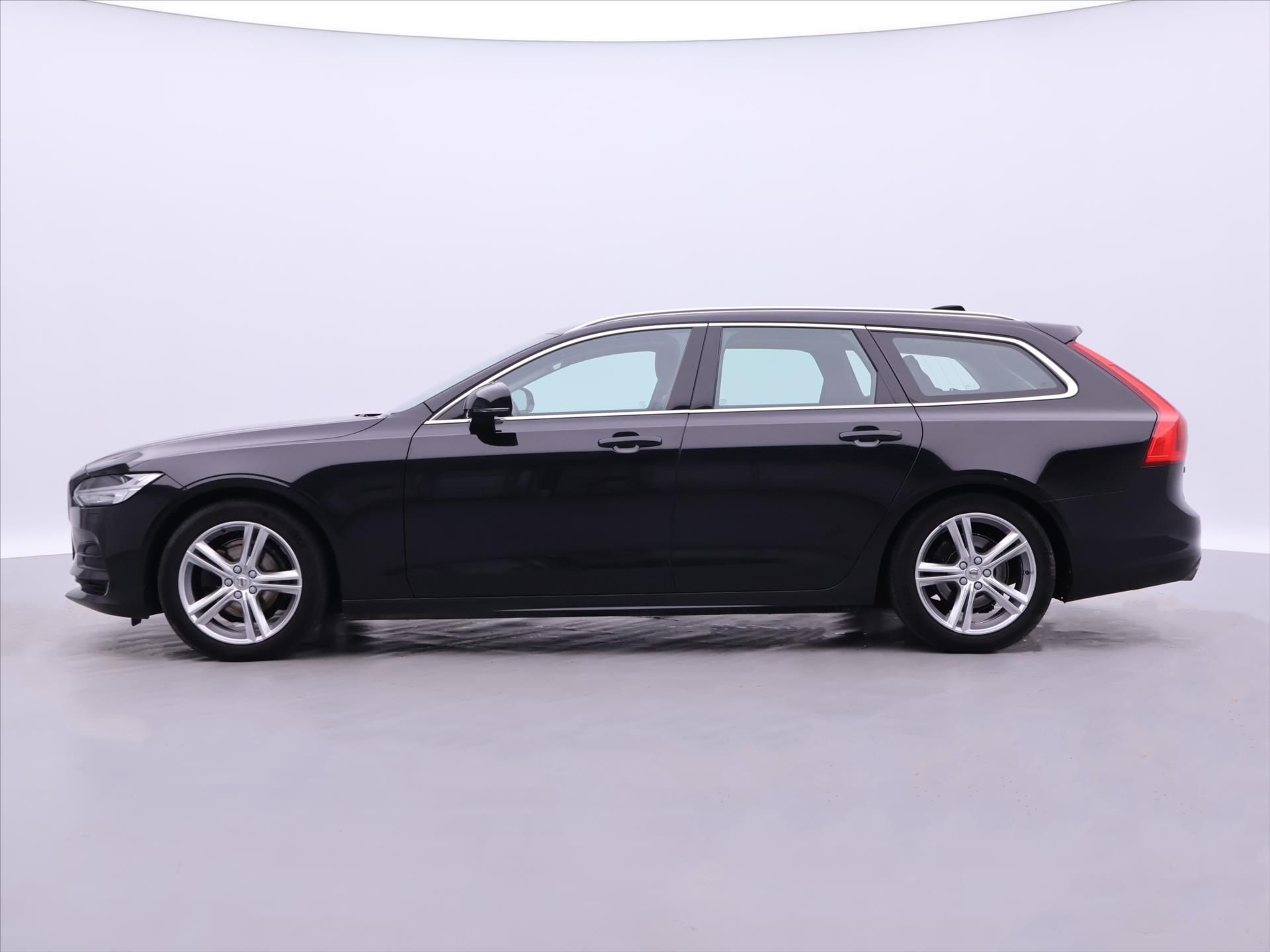 Volvo V90, 2,0 D4 140kW Aut. AWD Momentum - fotka 4