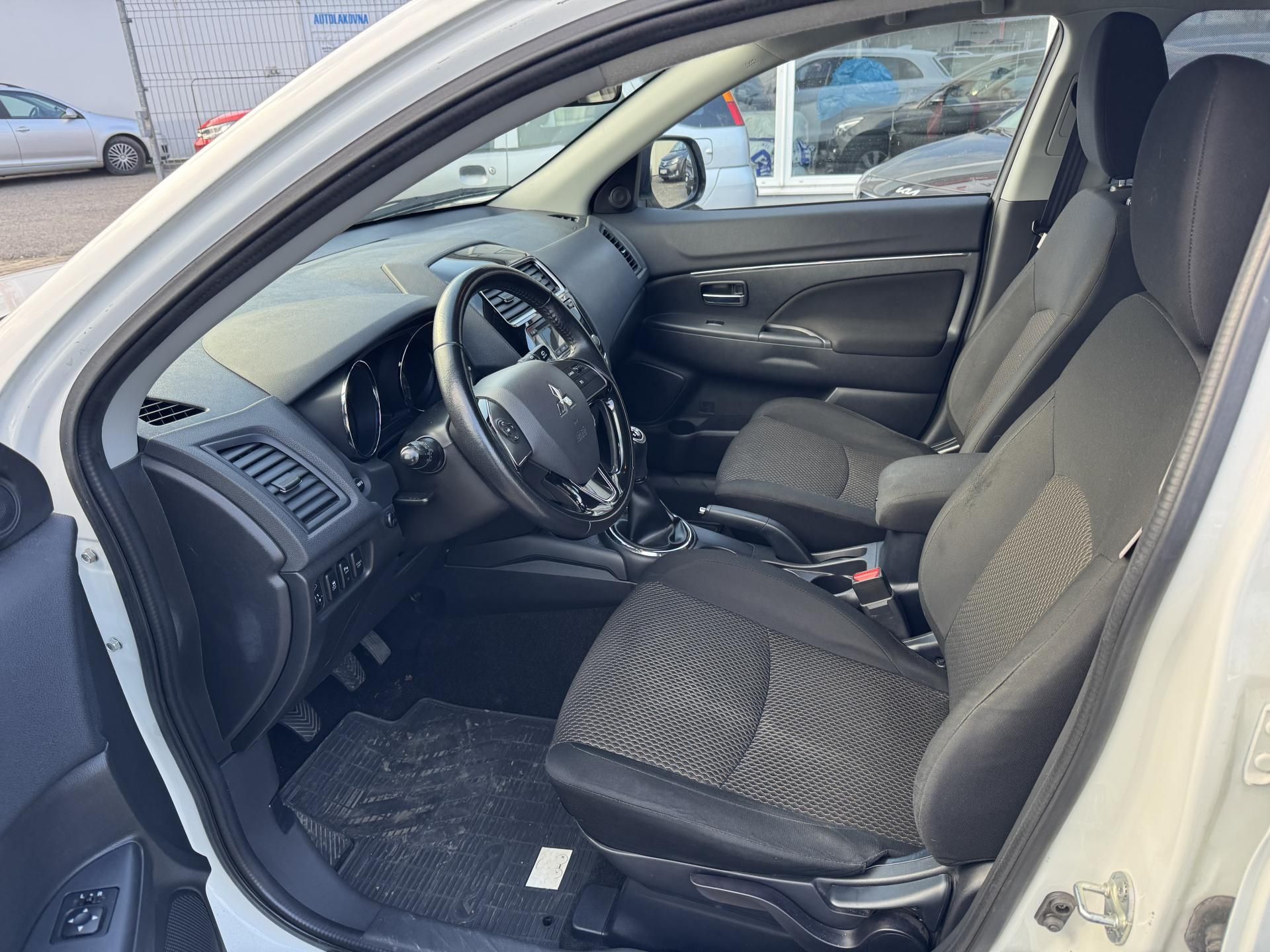 Mitsubishi ASX, 1,6MIVEC INVITE+ - fotka 5