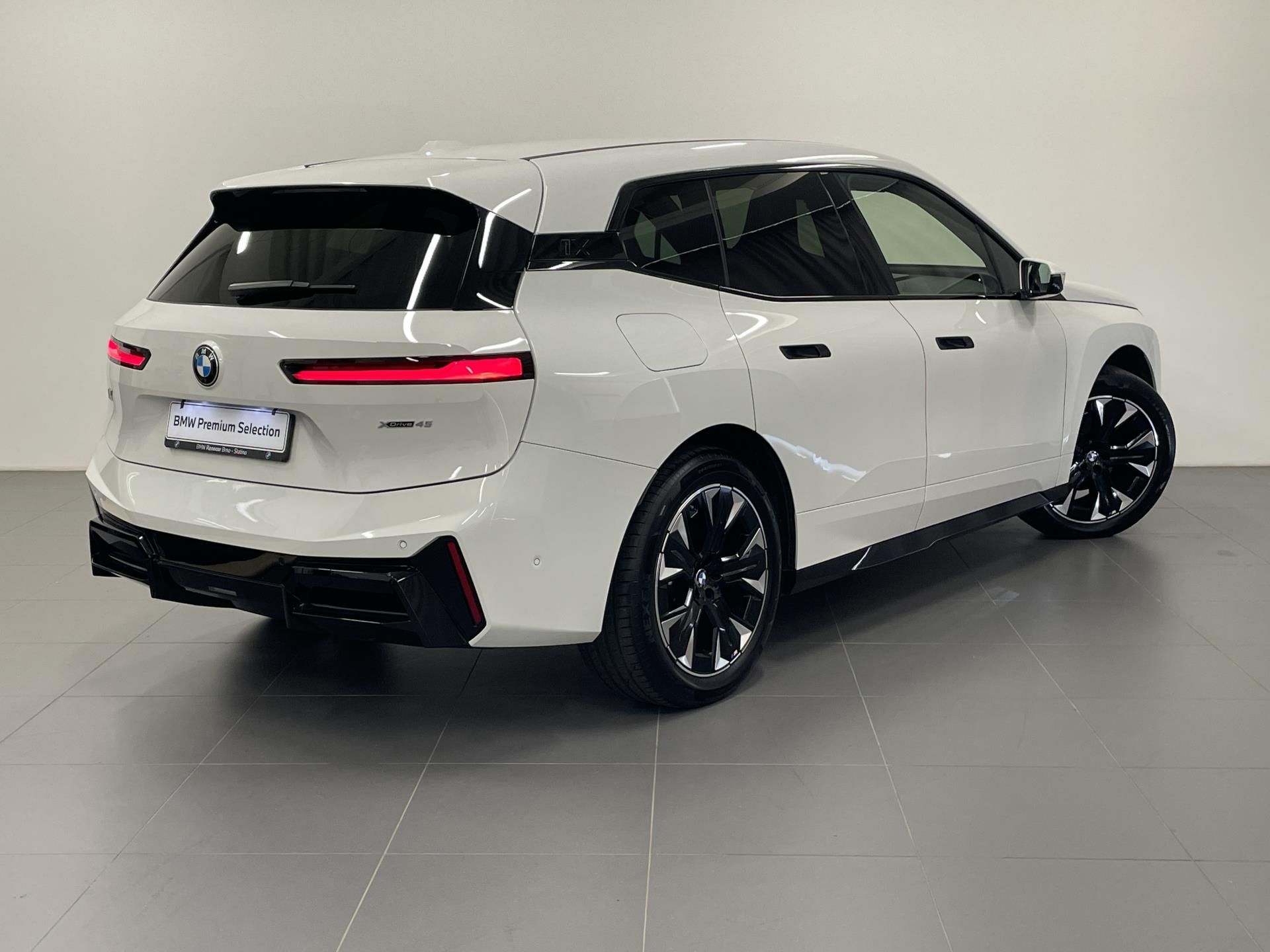 BMW iX, iX xDrive45 - fotka 2