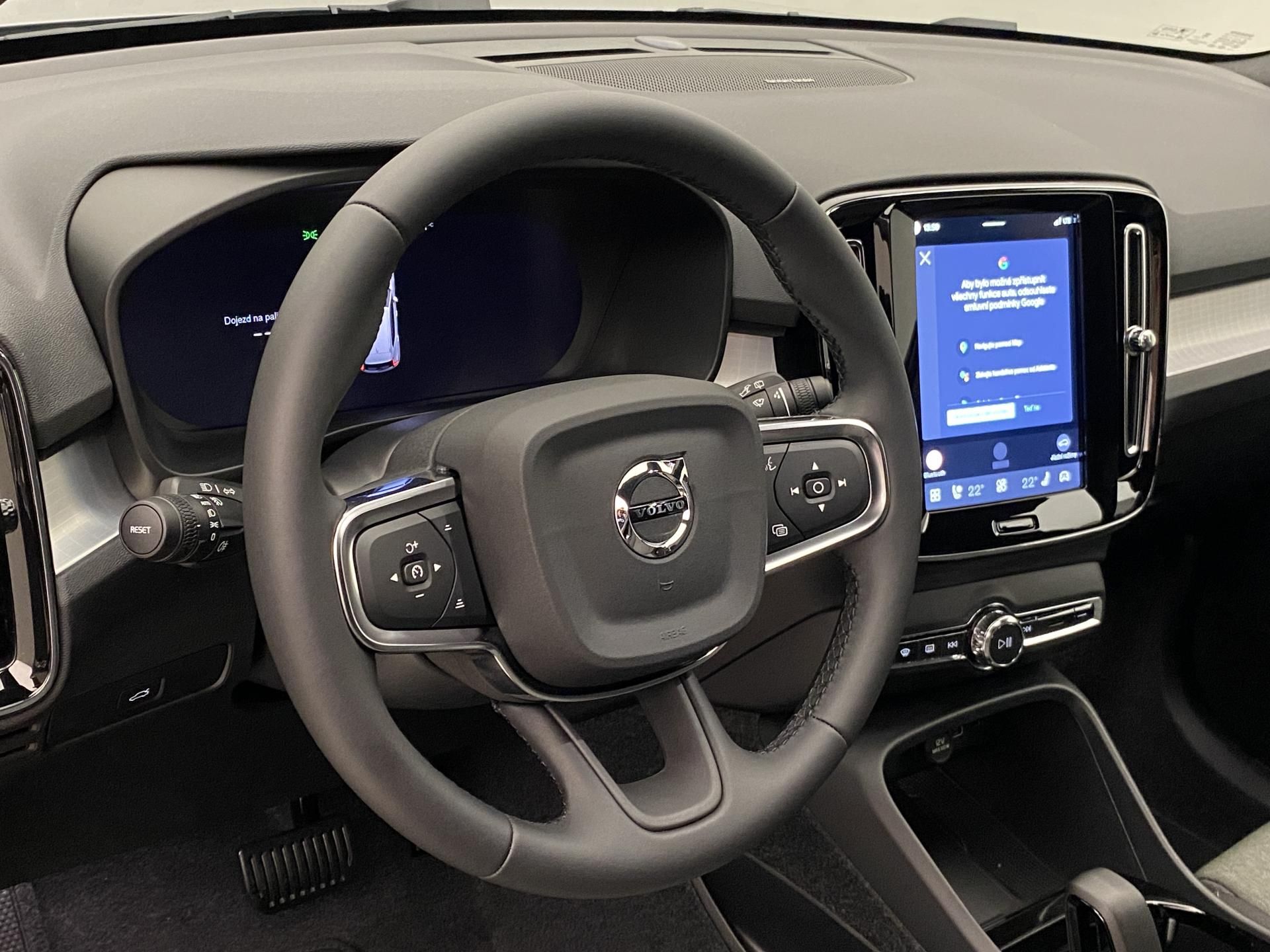 Volvo XC40, B3 AUT DARK PLUS - fotka 4