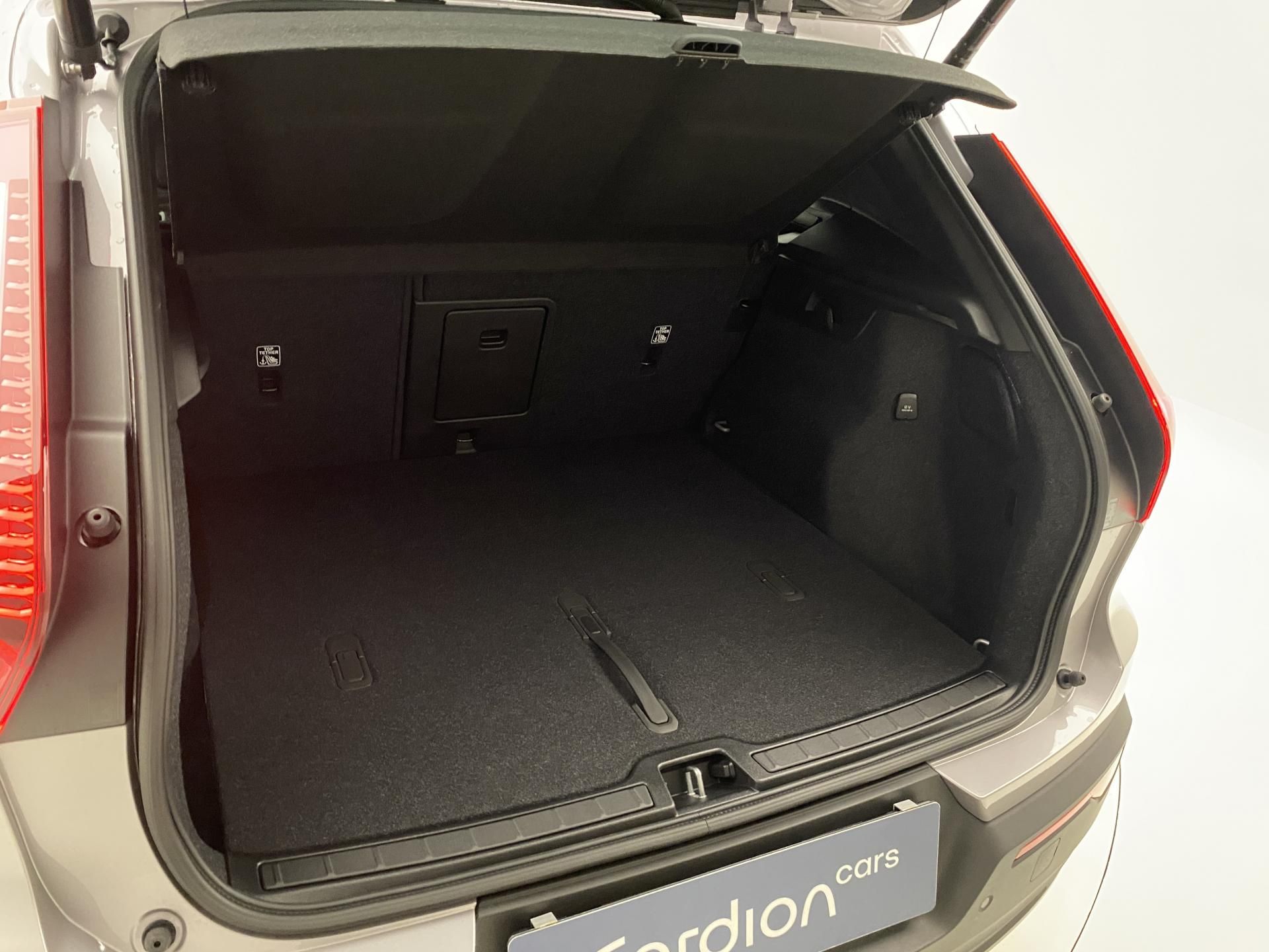 Volvo XC40, B3 AUT DARK PLUS - fotka 5