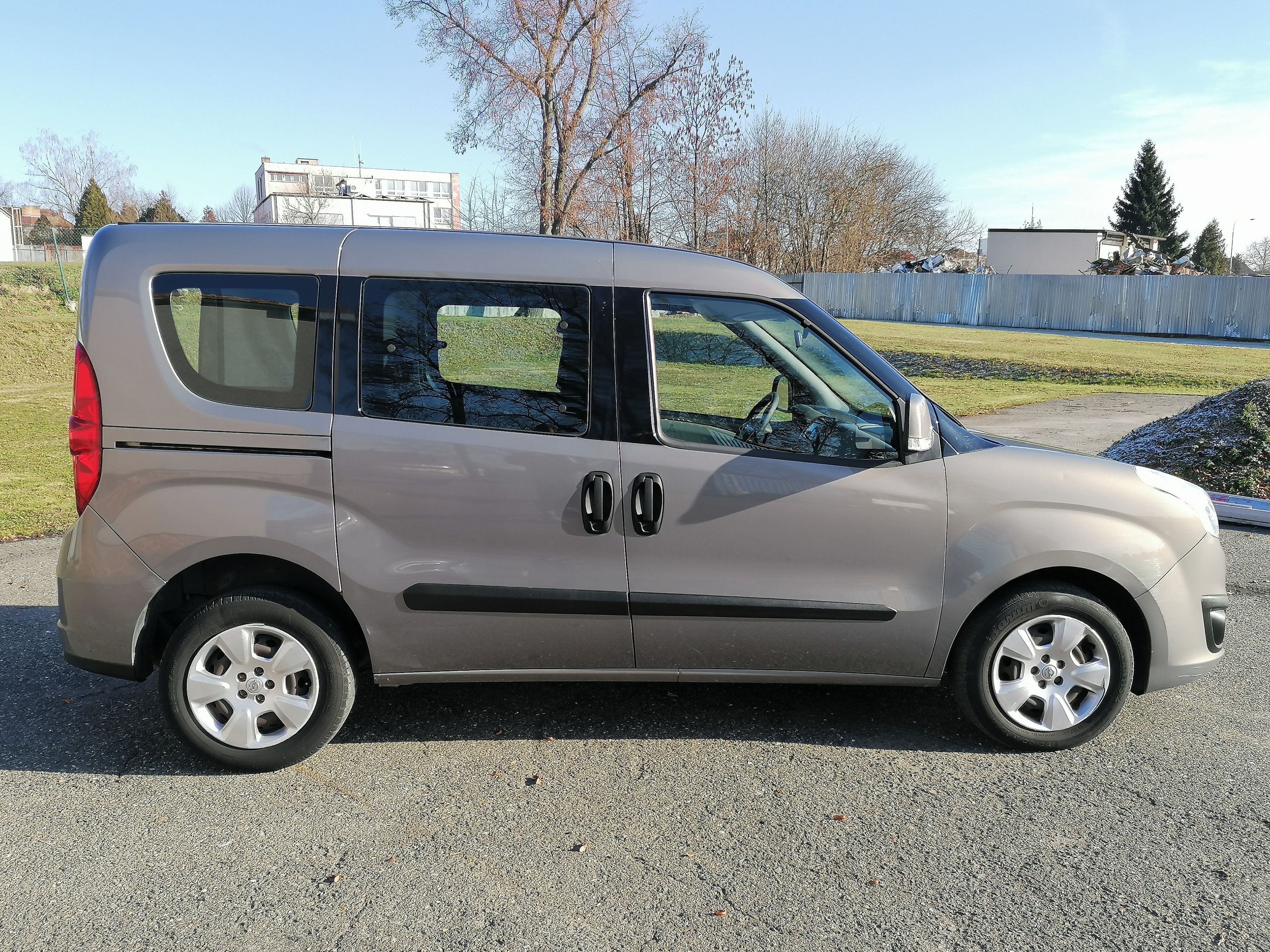 Opel Combo, 1.6CDTi 77kw, 1. Maj. 5 míst - fotka 2