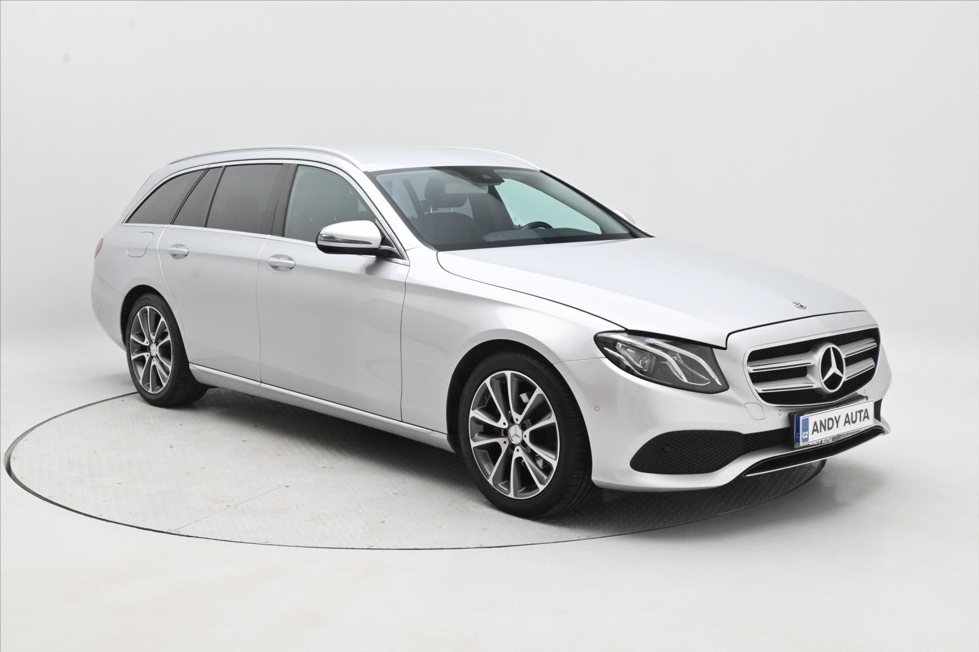Mercedes-Benz Třídy E, 2,0 220d 143 kW Avantgarde AT9 - fotka 3