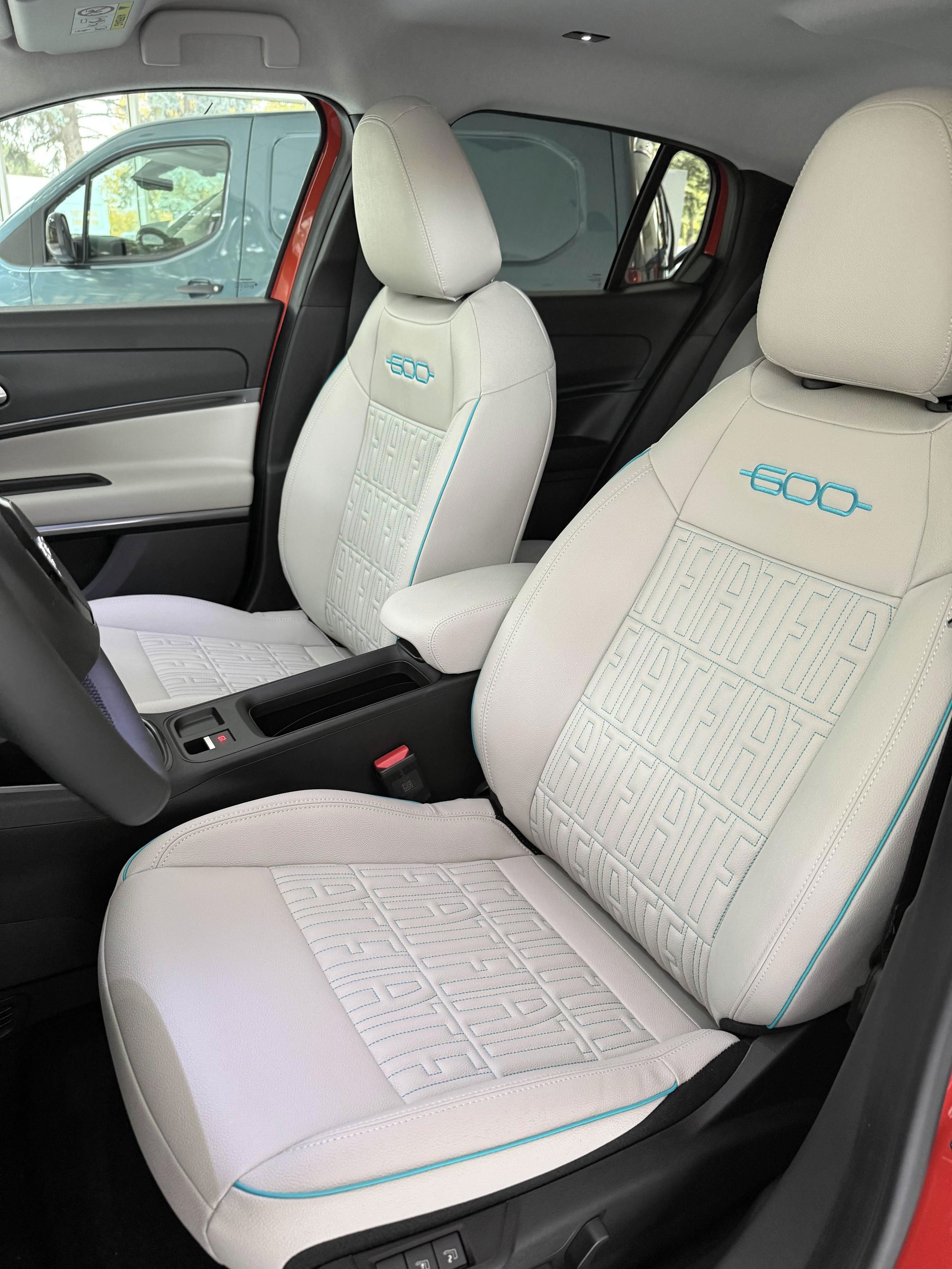 Fiat 600, La Prima 1.2 Turbo Hybrid - fotka 3