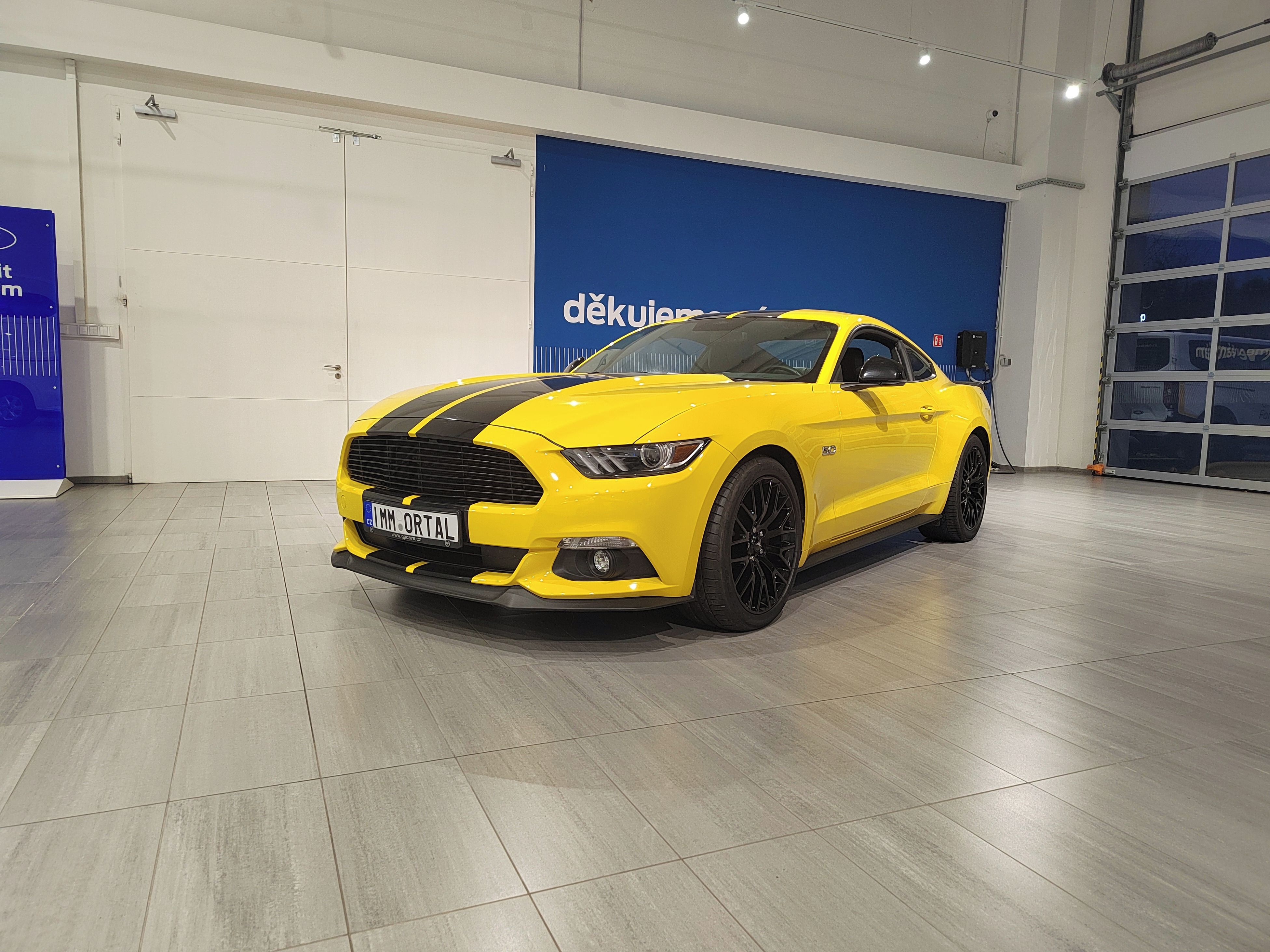 Ford Mustang, GT - fotka 2