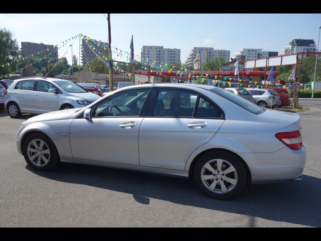 Mercedes-Benz Třídy C, 200 CDi - fotka 4