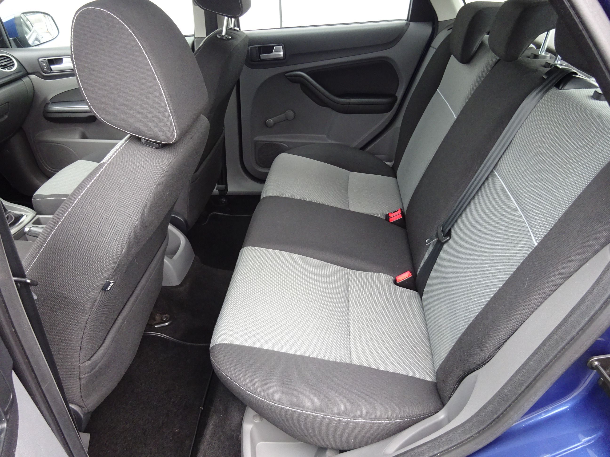 Ford Focus, II 1.4i 16V - fotka 6