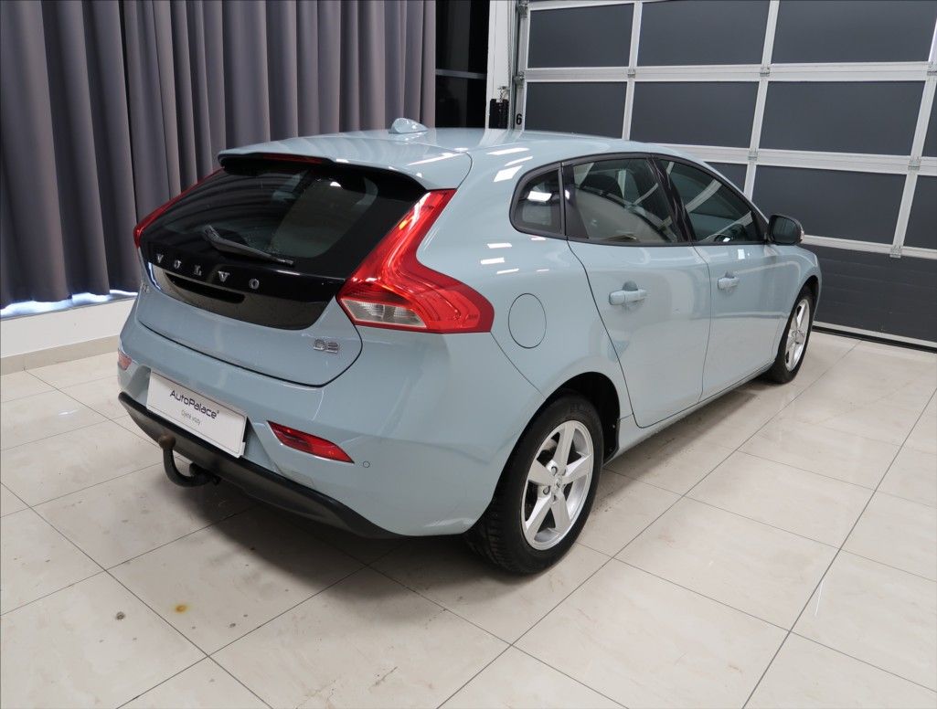 Volvo V40, 2,0 D AUT NEZ. TOPENÍ - fotka 4