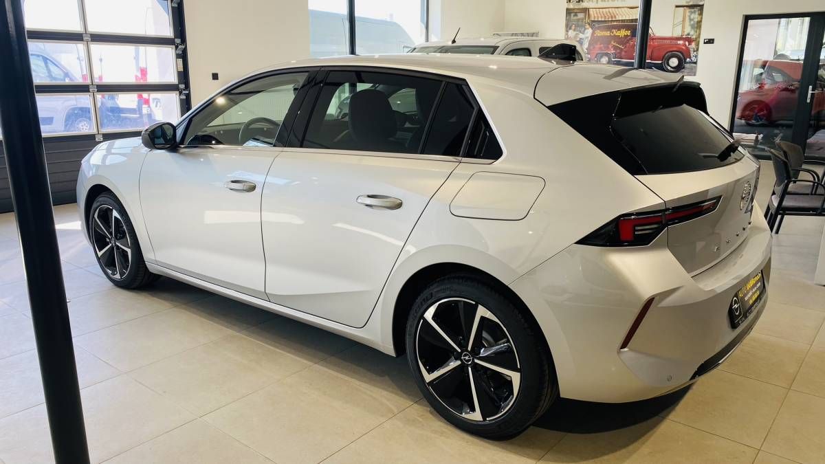 Opel Astra, Elegance HB 1.6 PHEV 132kW/180 - fotka 6