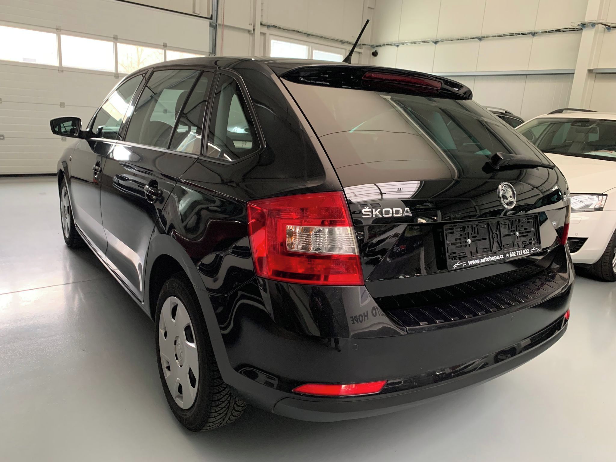 Škoda Rapid, 1.6 TDI Ambition Spaceback - fotka 4