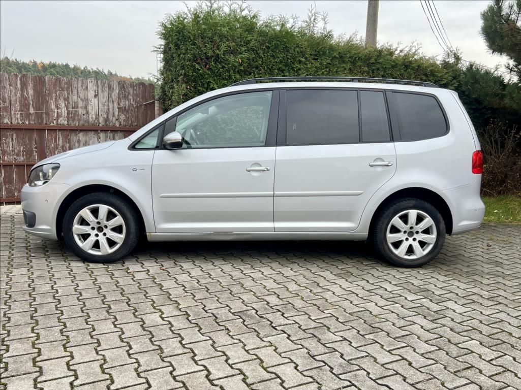 Volkswagen Touran, 1,6 TDi  NAVI / kamera / ALU - fotka 2