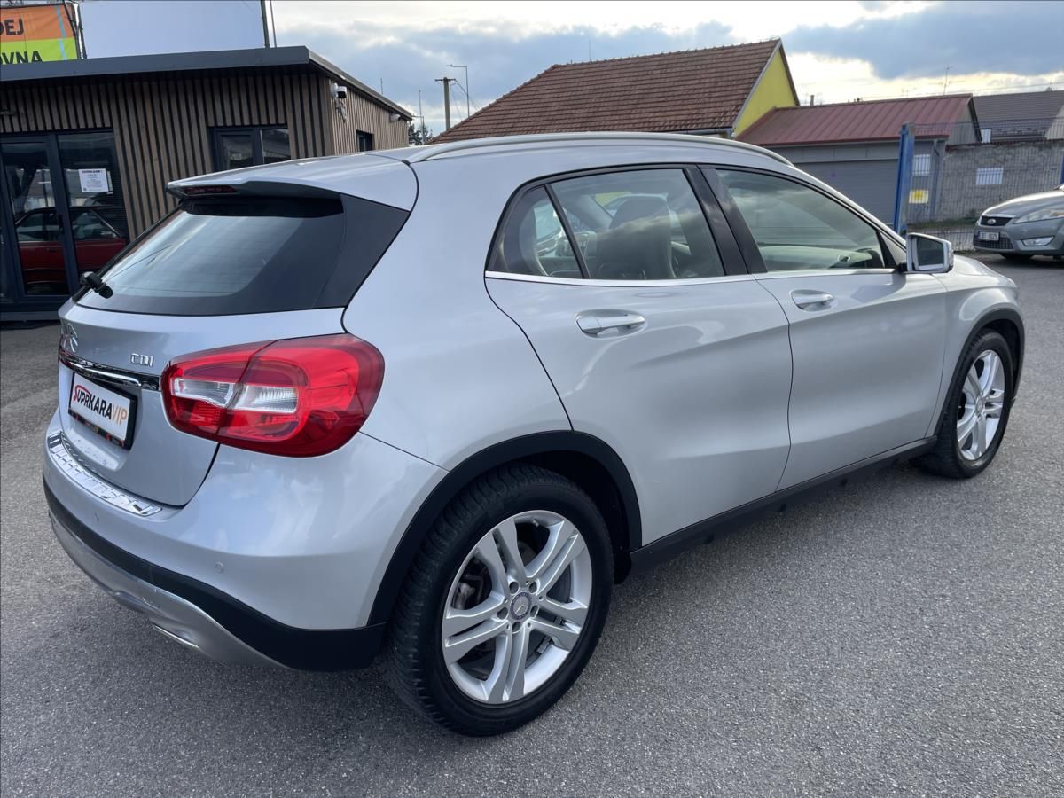 Mercedes-Benz GLA, 180 CDi Navi*Polokůže*Kamera - fotka 5