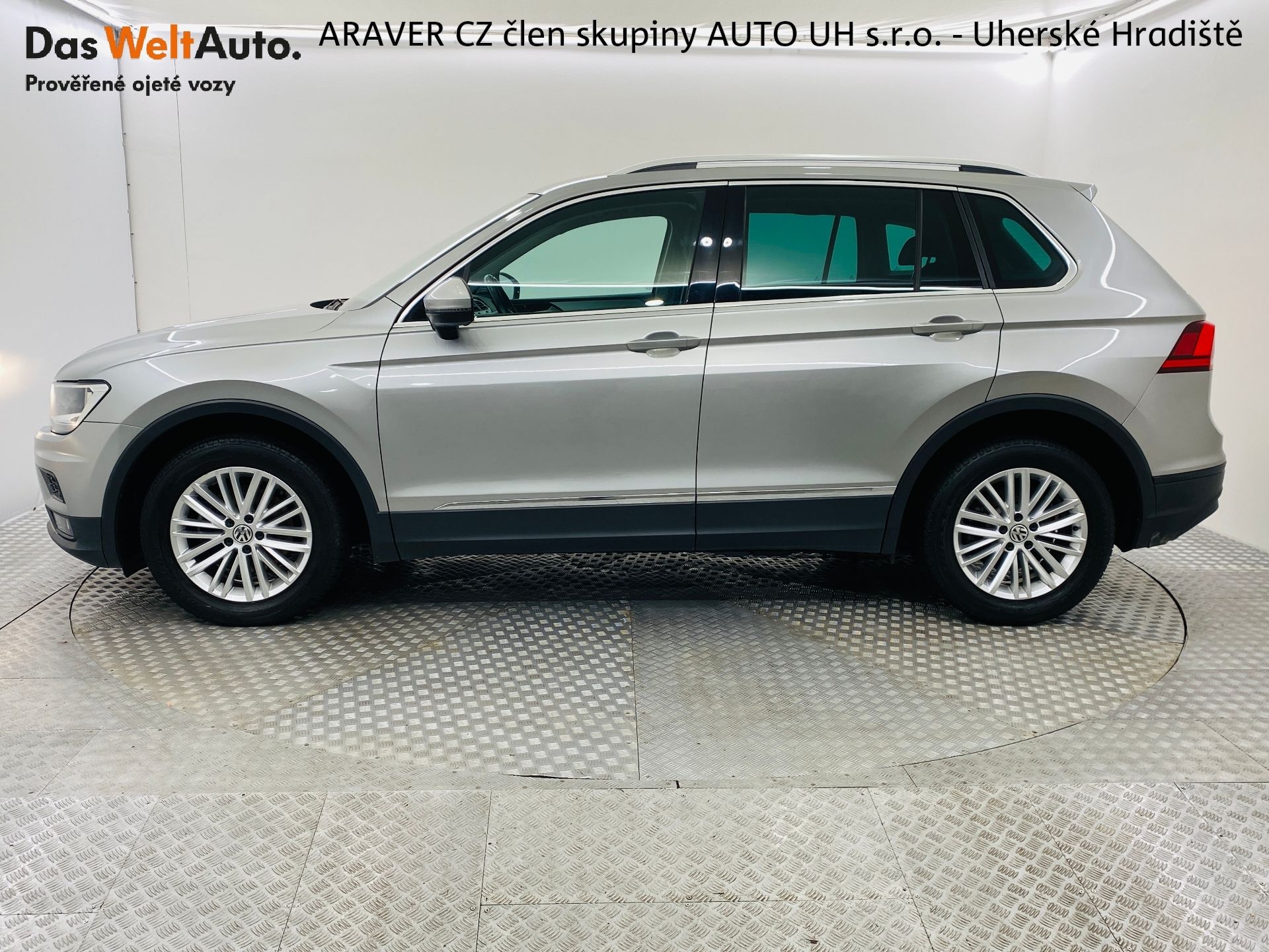 Volkswagen Tiguan, 2.0 TDI DSG COMFORTLINE - fotka 3