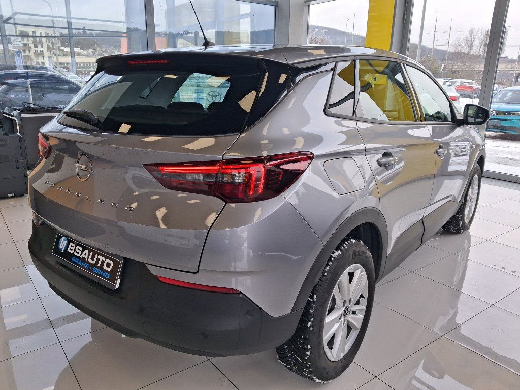 Opel Grandland, 1.2T 96kW 2022 - fotka 6