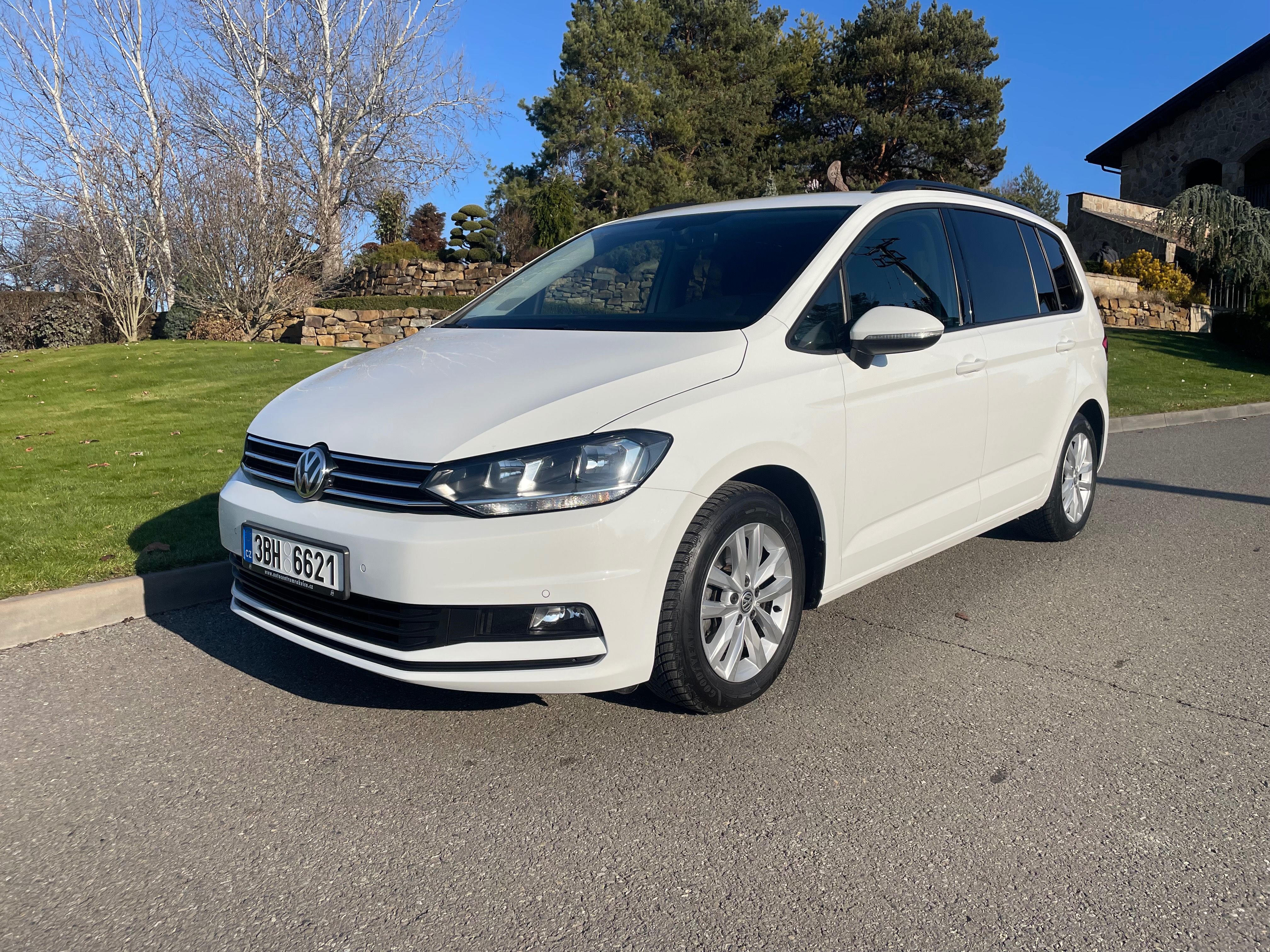 Volkswagen Touran, 1.6 TDi DSG 85KW  7mist - fotka 2