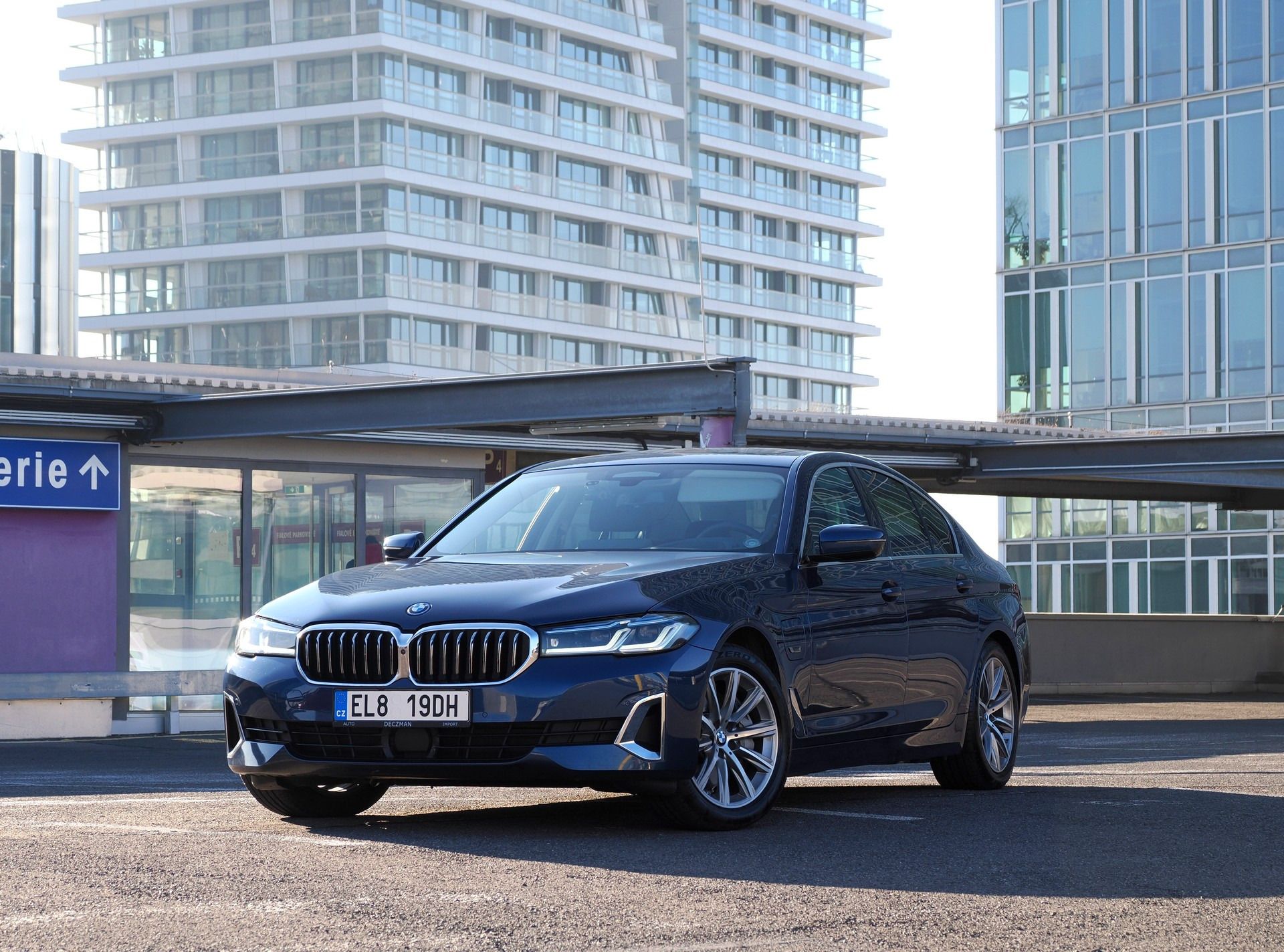 BMW Řada 5, 545e xDrive, Luxury, masáž - fotka 2