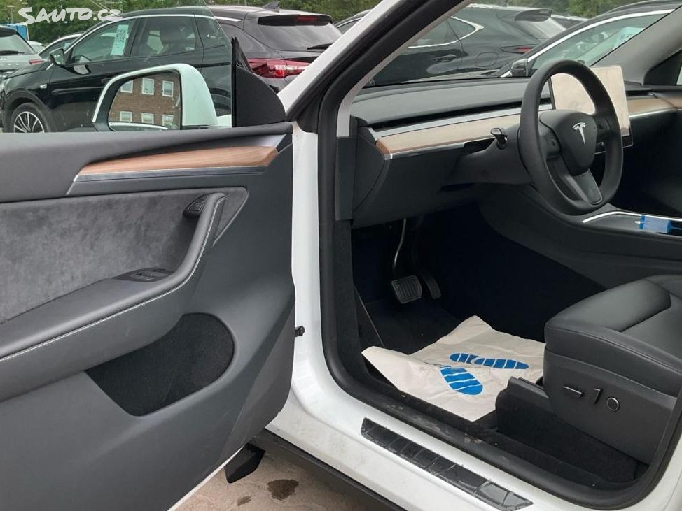 Tesla Model Y RWD 220kw 19ALU | Sauto.cz