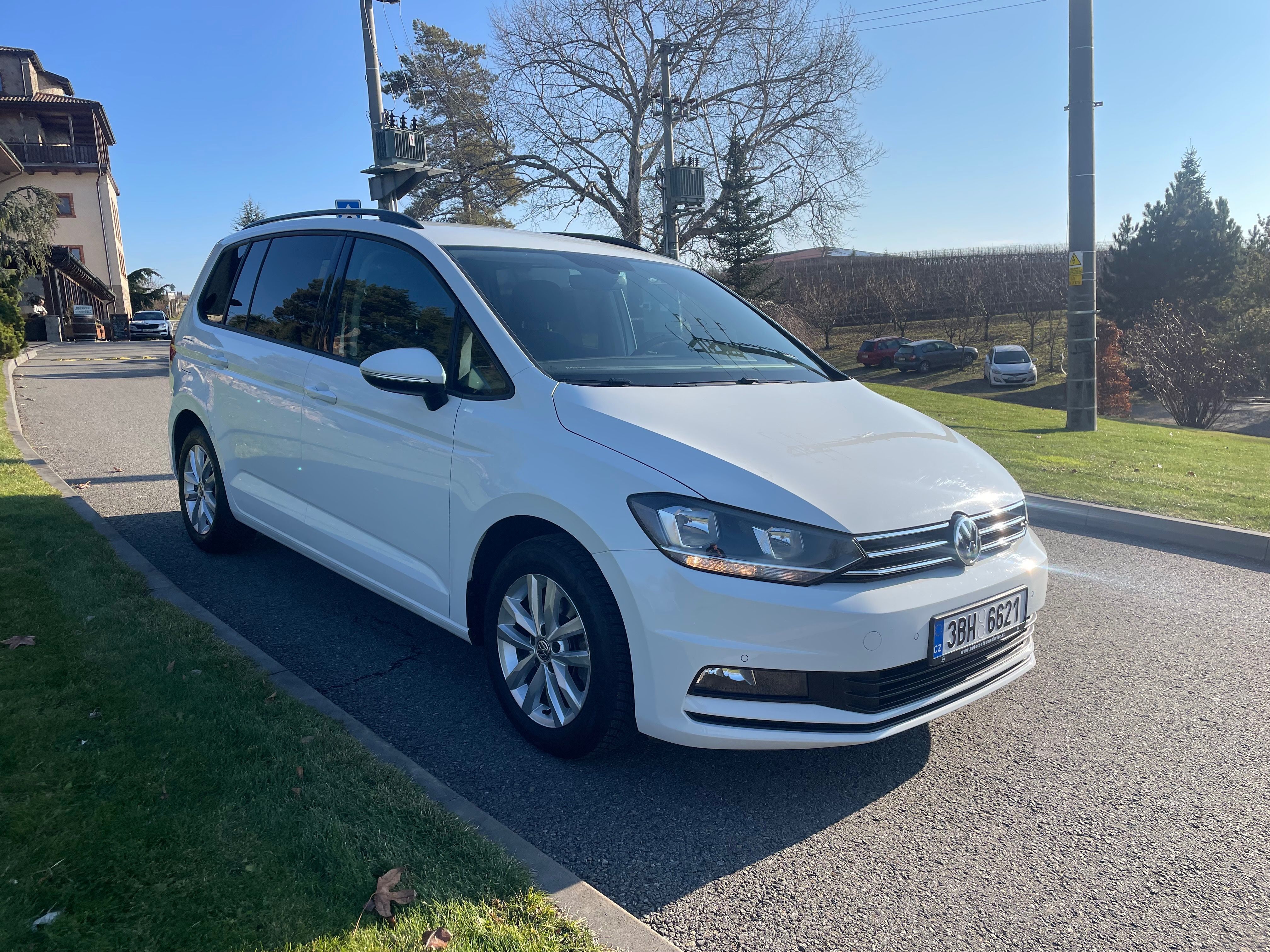 Volkswagen Touran, 1.6 TDi DSG 85KW  7mist - fotka 5