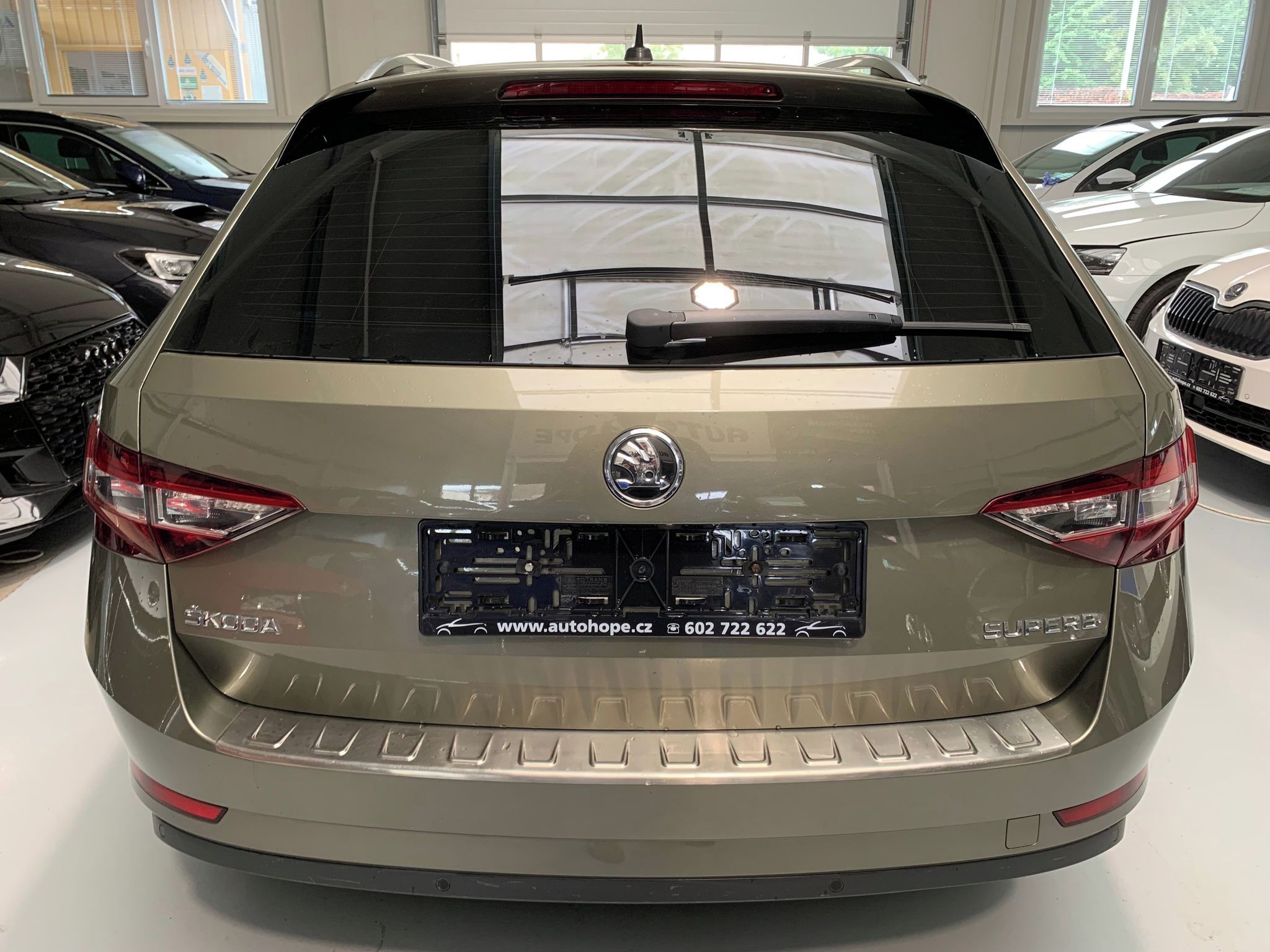 Škoda Superb, combi 2,0 TDi DSG LaK - fotka 5