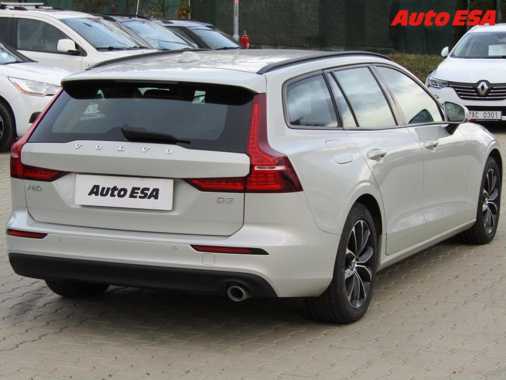 Volvo V60, 2.0 D3,Momentum,AT - fotka 4