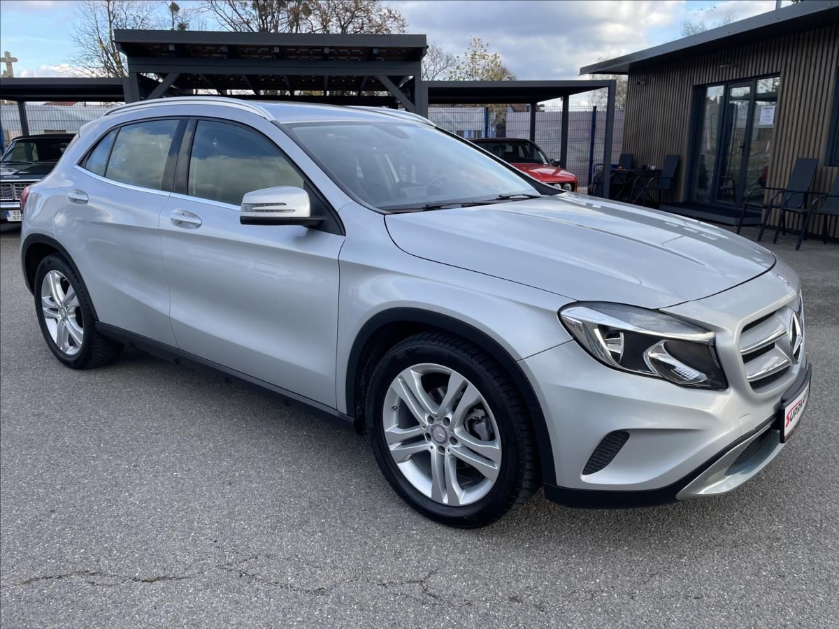 Mercedes-Benz GLA, 180 CDi Navi*Polokůže*Kamera - fotka 3