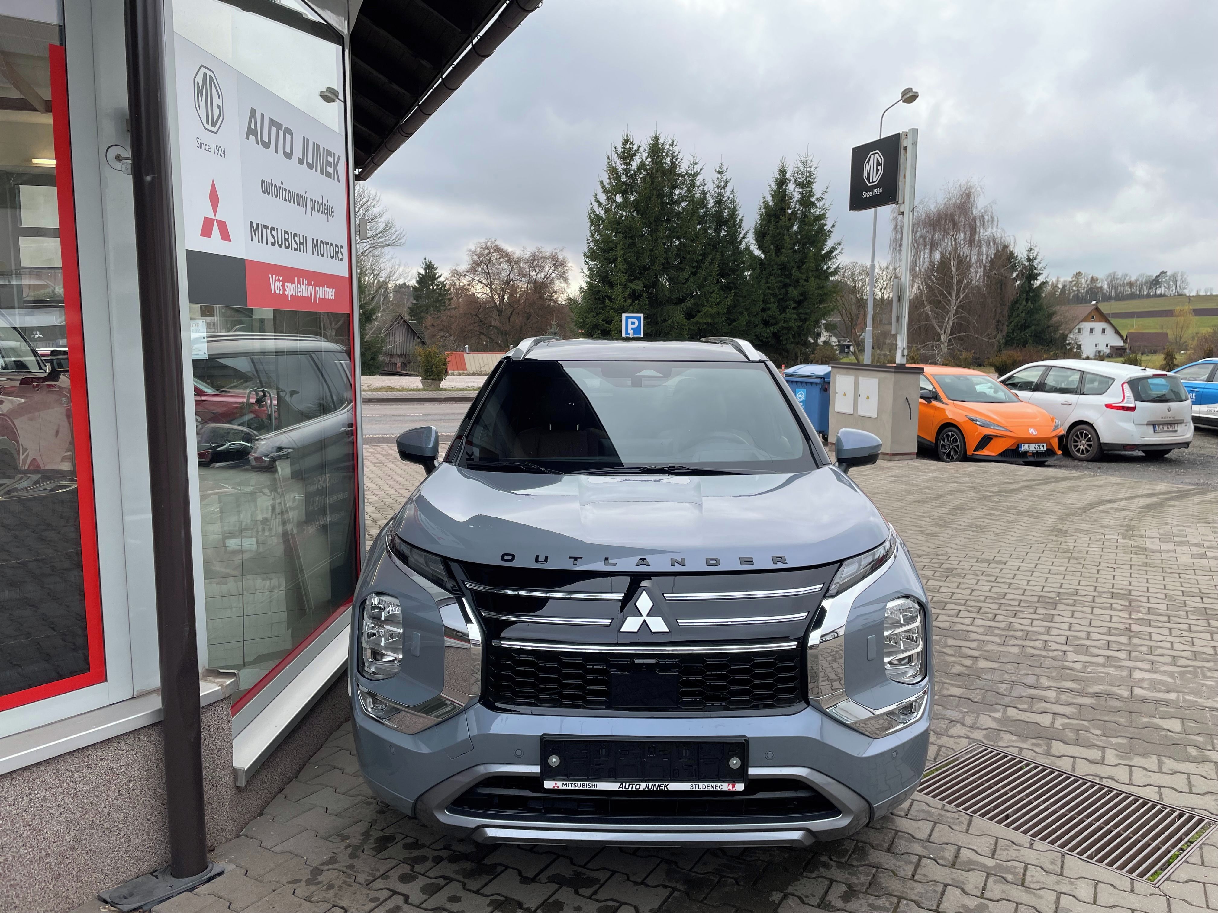 Mitsubishi Outlander, 2.4 PHEV INSTYLE+ - fotka 5