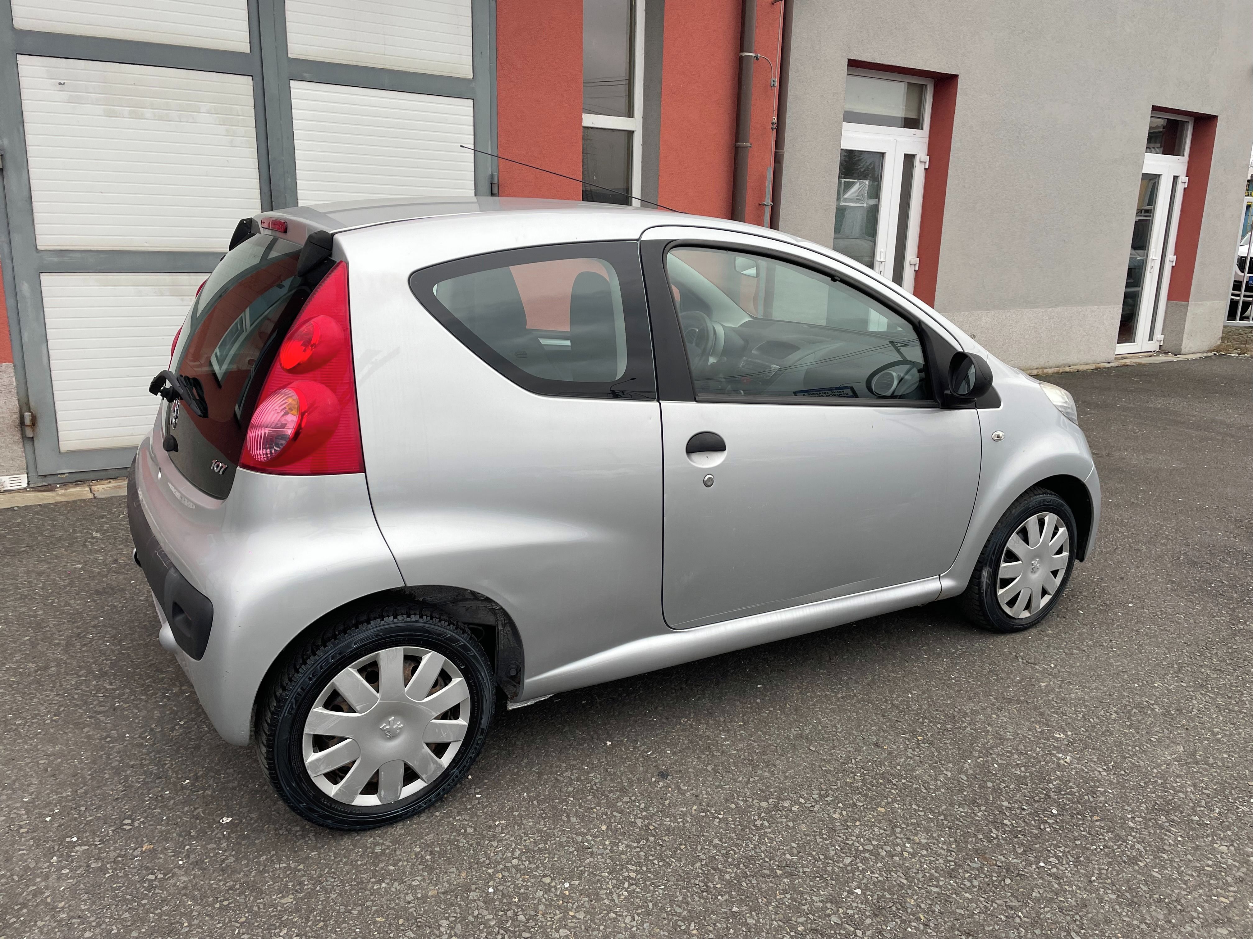 Peugeot 107, 1.0i 50kW ABS Servo - fotka 6