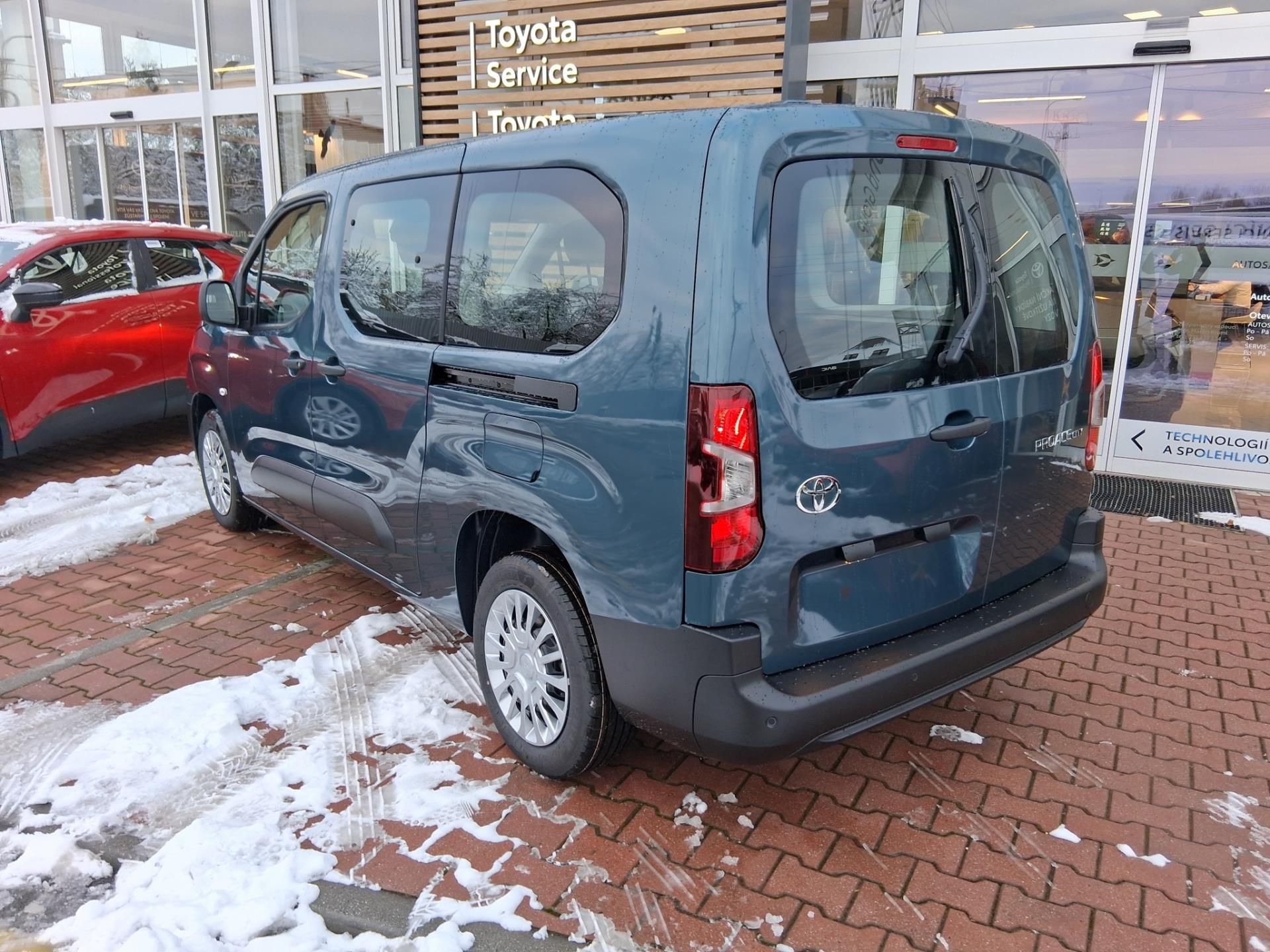 Toyota Proace City Verso, 1,5 D 100K 6 MT COMBI - fotka 4