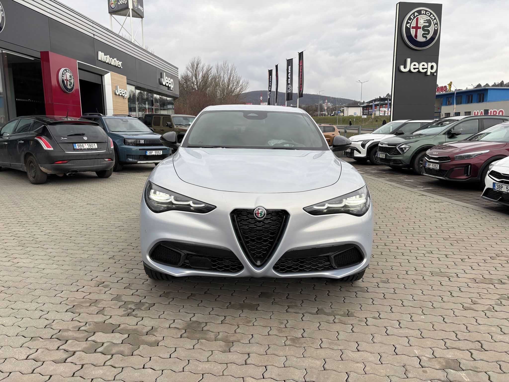 Alfa Romeo Stelvio, Veloce 2.0 Turbo 280k AT8 Q4 - fotka 2