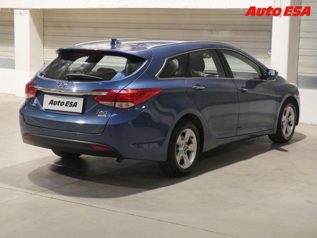 Hyundai i40, 1.7 CRDi,AT,navi,kamera - fotka 4