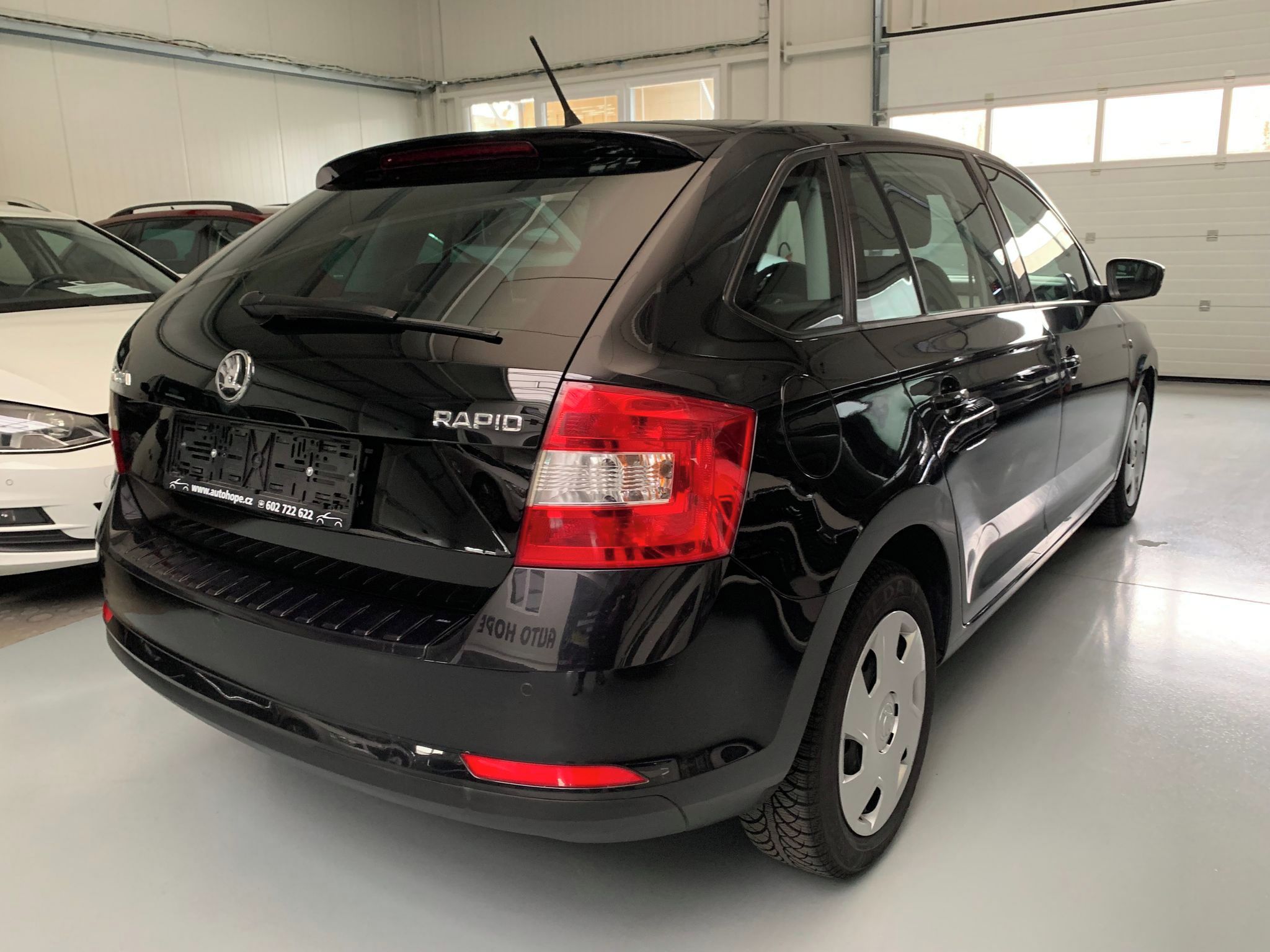 Škoda Rapid, 1.6 TDI Ambition Spaceback - fotka 6
