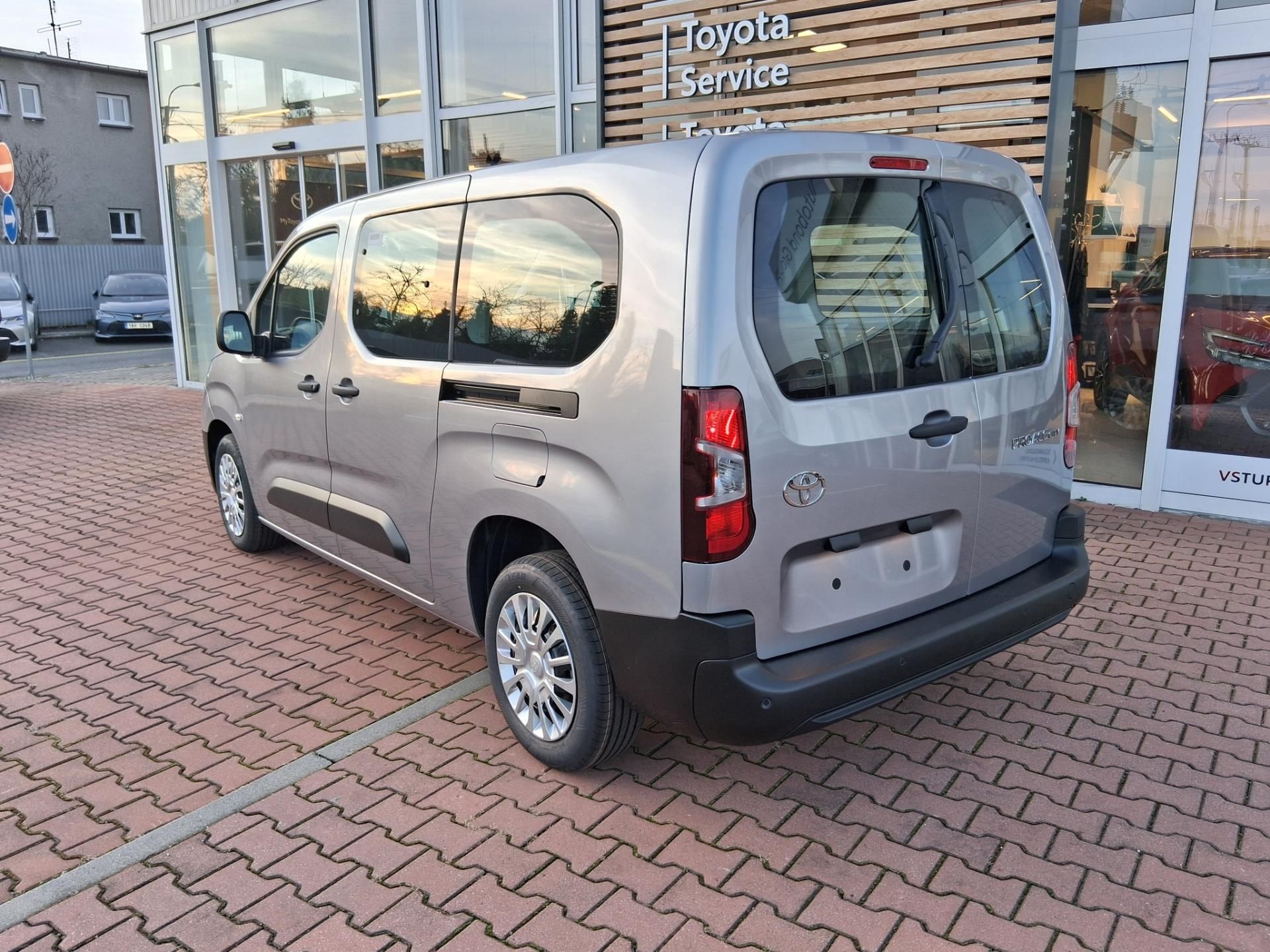 Toyota Proace City Verso, 1,5 D 100K 6MT COMBI - fotka 4