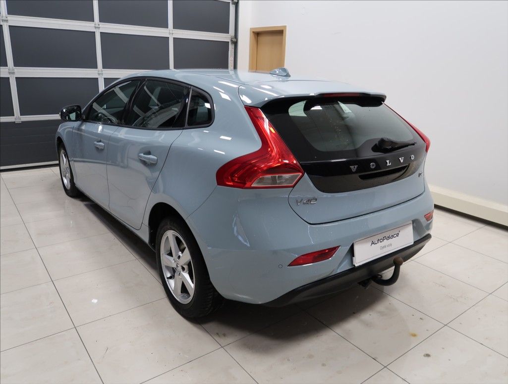 Volvo V40, 2,0 D AUT NEZ. TOPENÍ - fotka 6