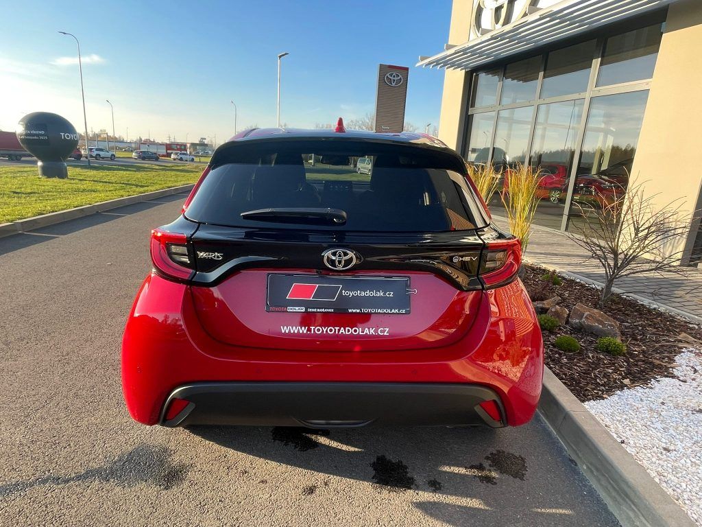 Toyota Yaris, 1.5 Hybrid 116k automat Style - fotka 4