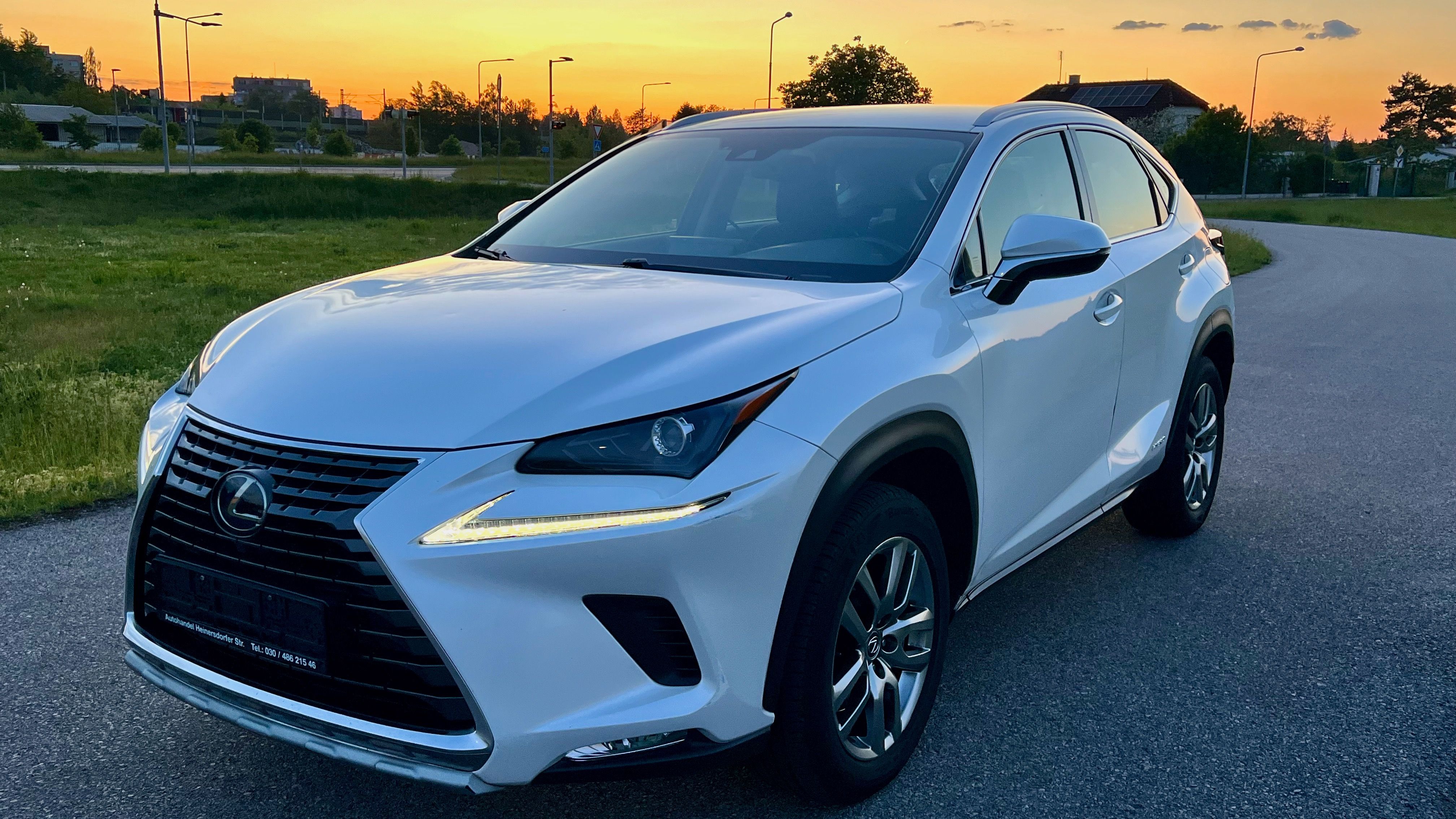 Lexus NX 300h, NX300h Hybrid 4 - fotka 4