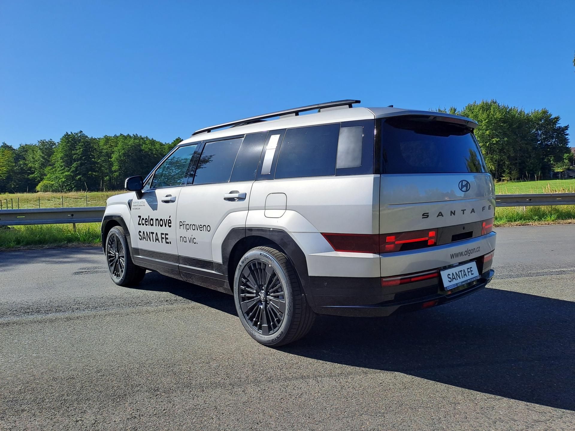 Hyundai Santa Fe, 1,6 T-GDI HEV 6AT 4×4 - fotka 5