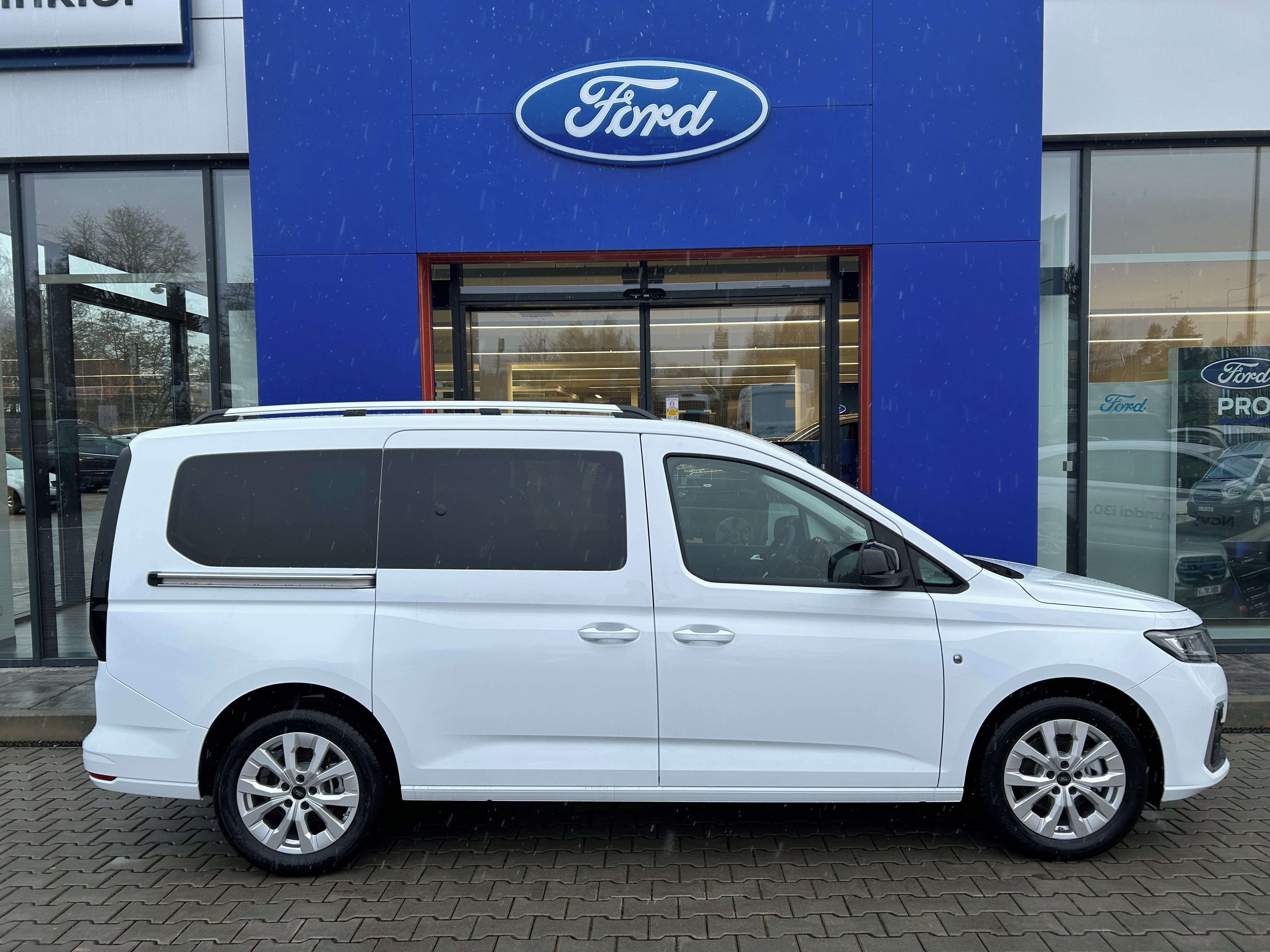 Ford Tourneo Connect, 1.5 Ecoboost 85kW AT Titanium - fotka 3