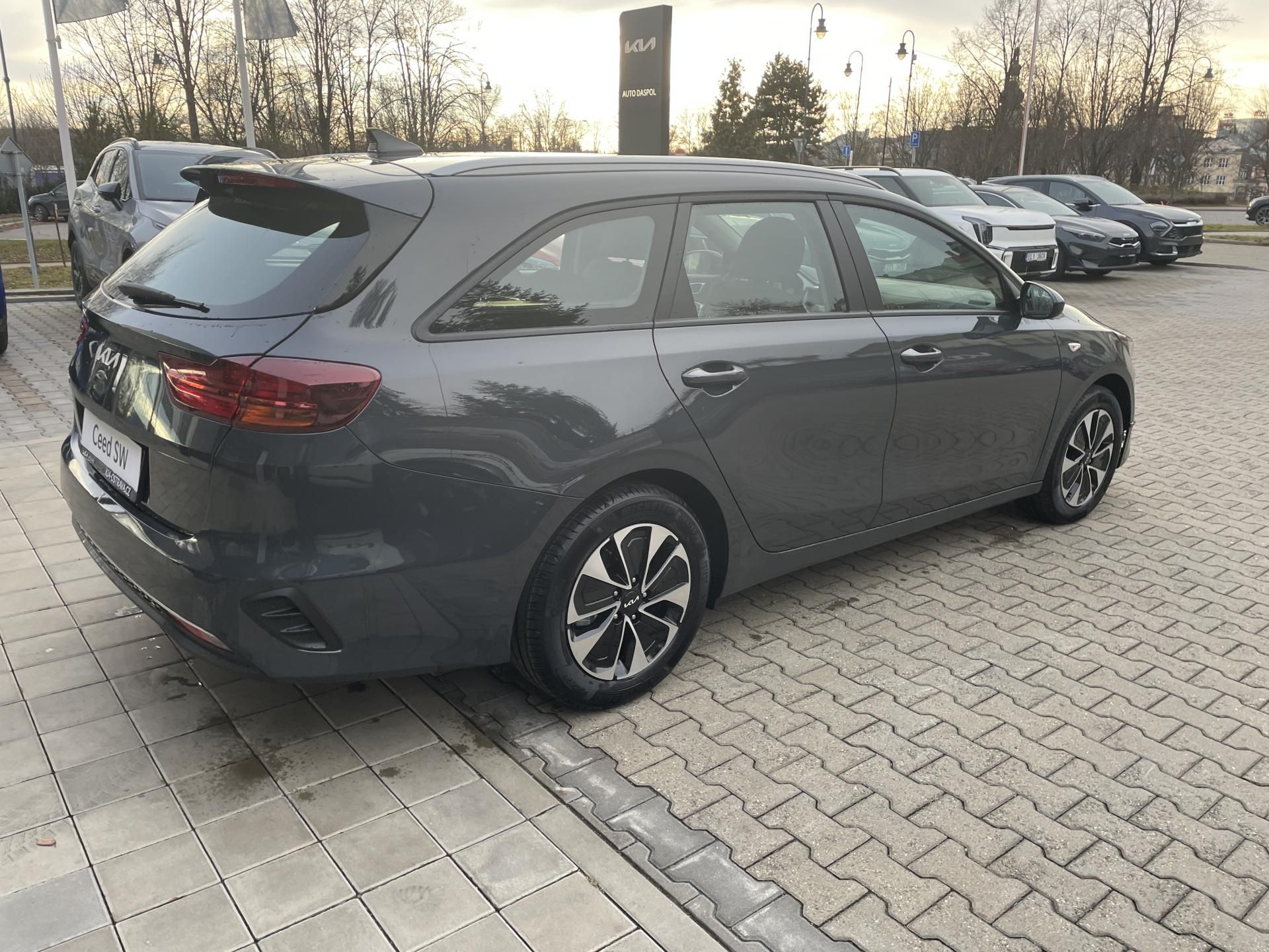 Kia Cee´d, SW 1,5T-GDi  7DCT SPIN "ref" - fotka 3