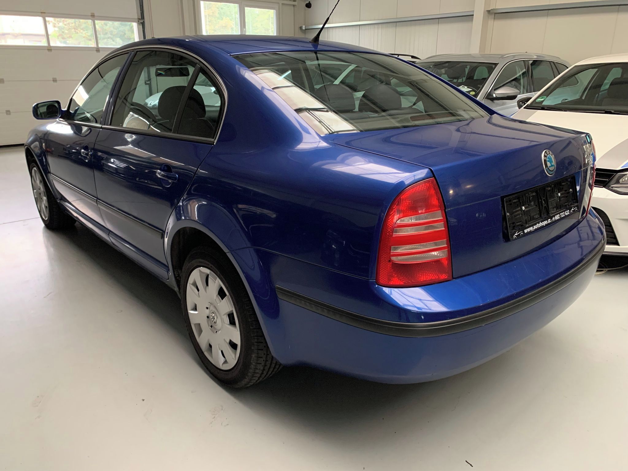 Škoda Superb, 2.0i Classic - fotka 4