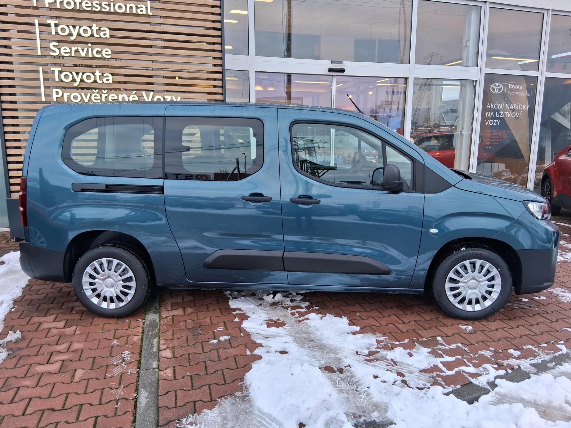 Toyota Proace City Verso, 1,5 D 100K 6 MT COMBI - fotka 3