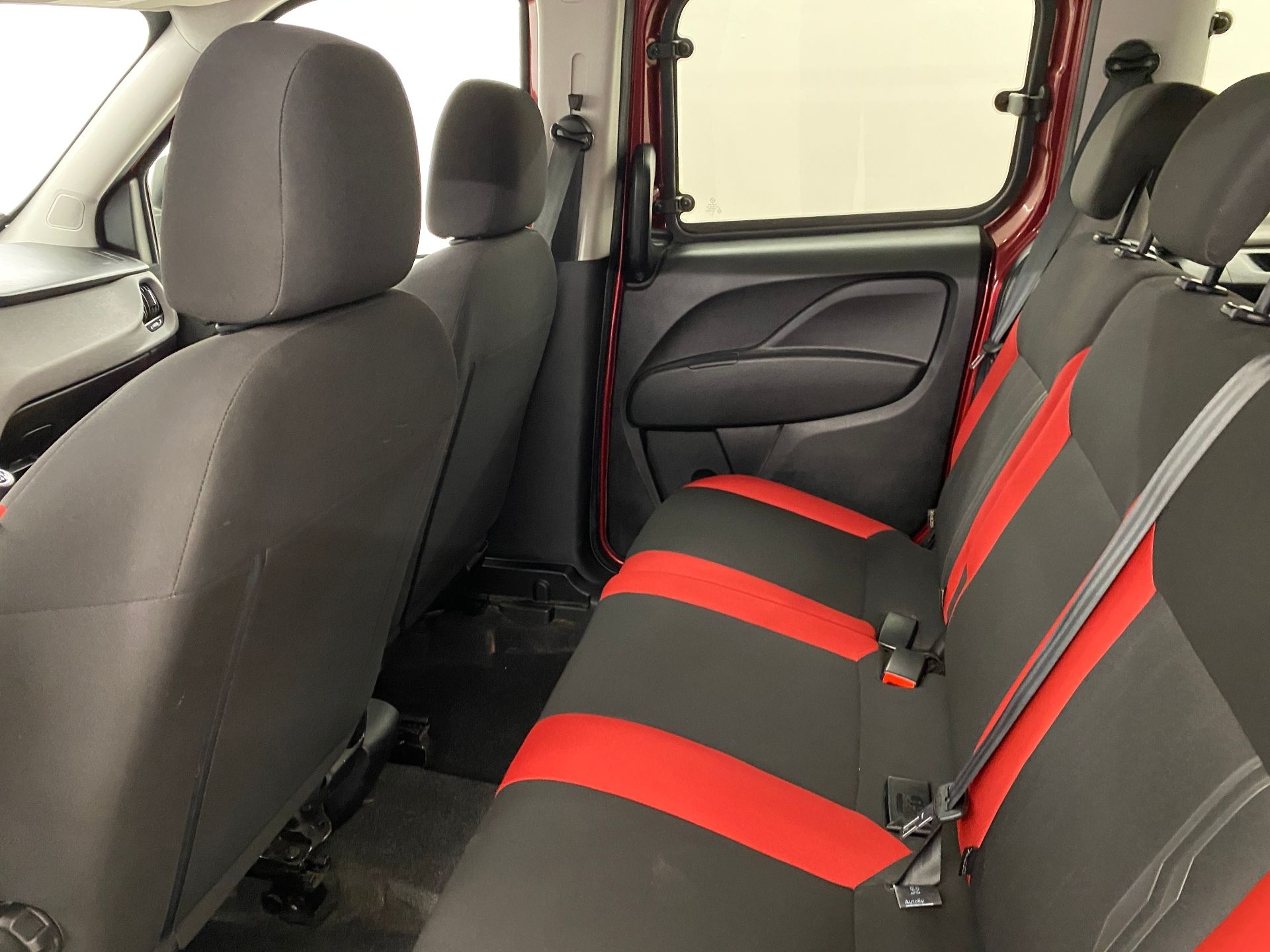 Fiat Dobló, 1.4T-jet LPG 88kW 7-míst - fotka 6