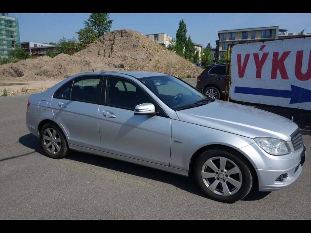 Mercedes-Benz Třídy C, 200 CDi - fotka 6