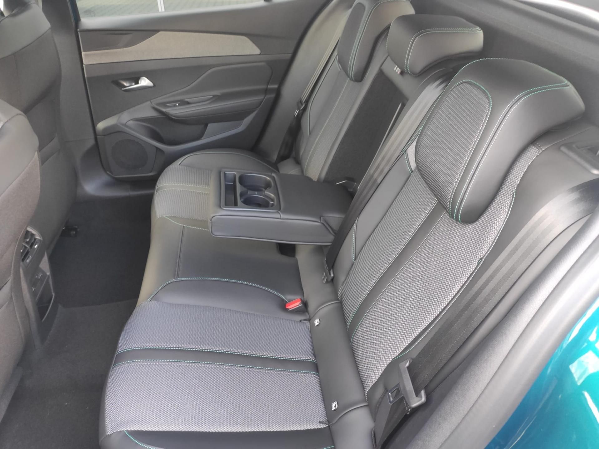 Peugeot 408, ALLURE Hybrid 145k  4 kamery - fotka 5