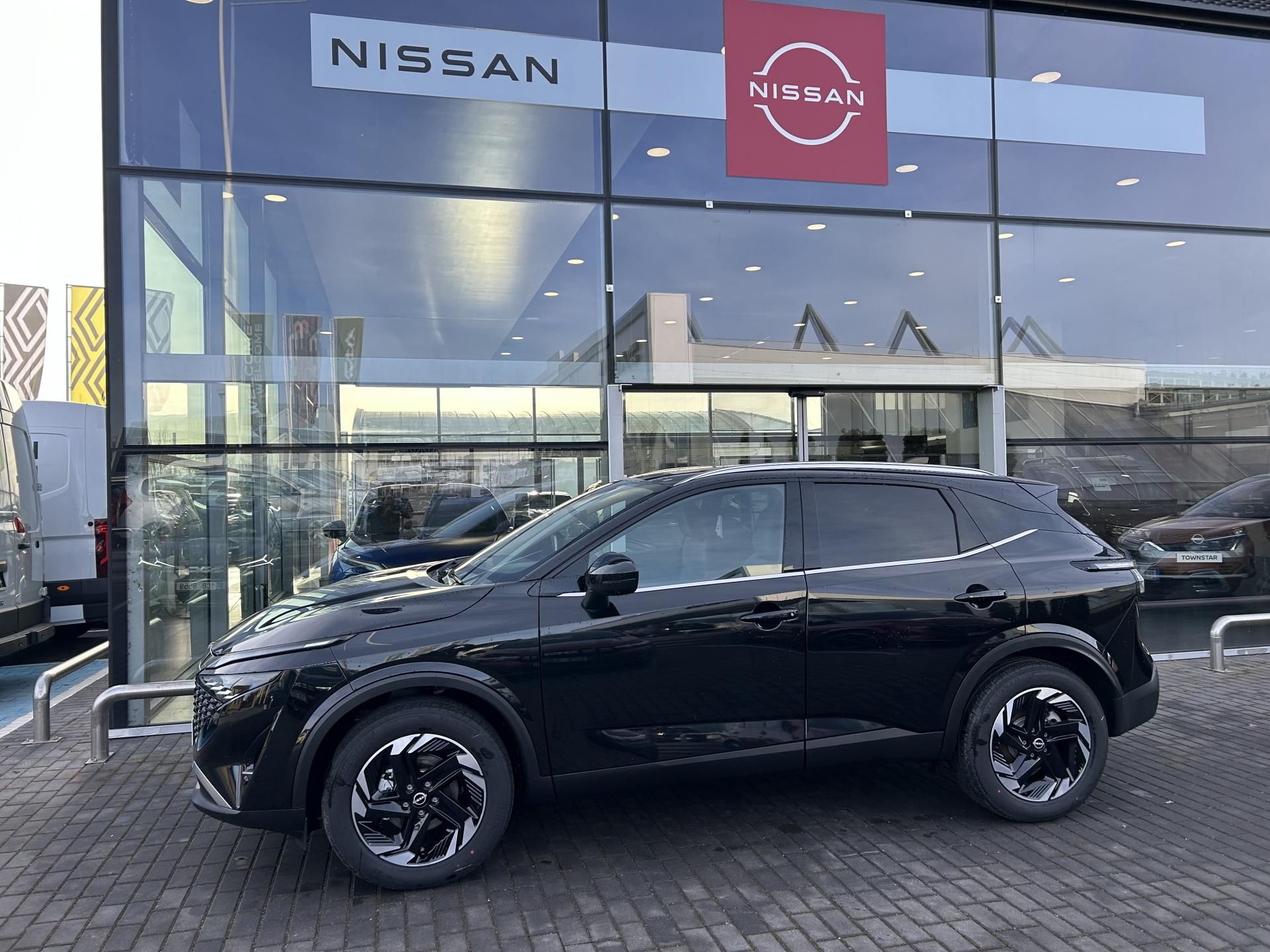 Nissan Qashqai, N-CONNECTA 1.3 DIG-T 103kw 6MT - fotka 3