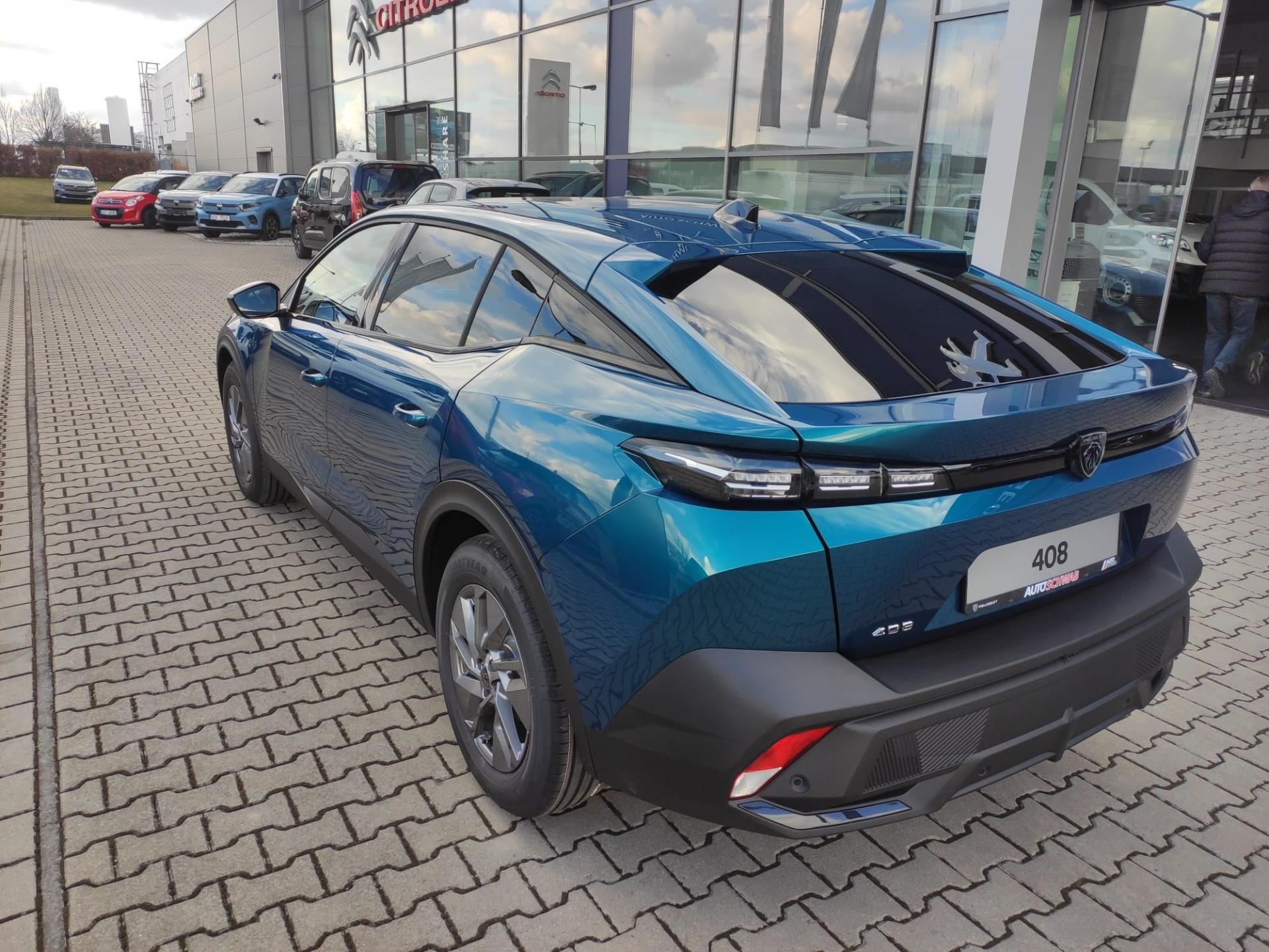Peugeot 408, ALLURE Hybrid 145k  4 kamery - fotka 3