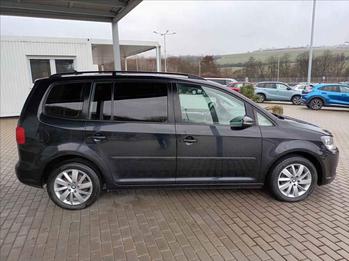 Volkswagen Touran, 1,4 TSI,SERVIS,TAŽNÉ,VÝHŘEV - fotka 4