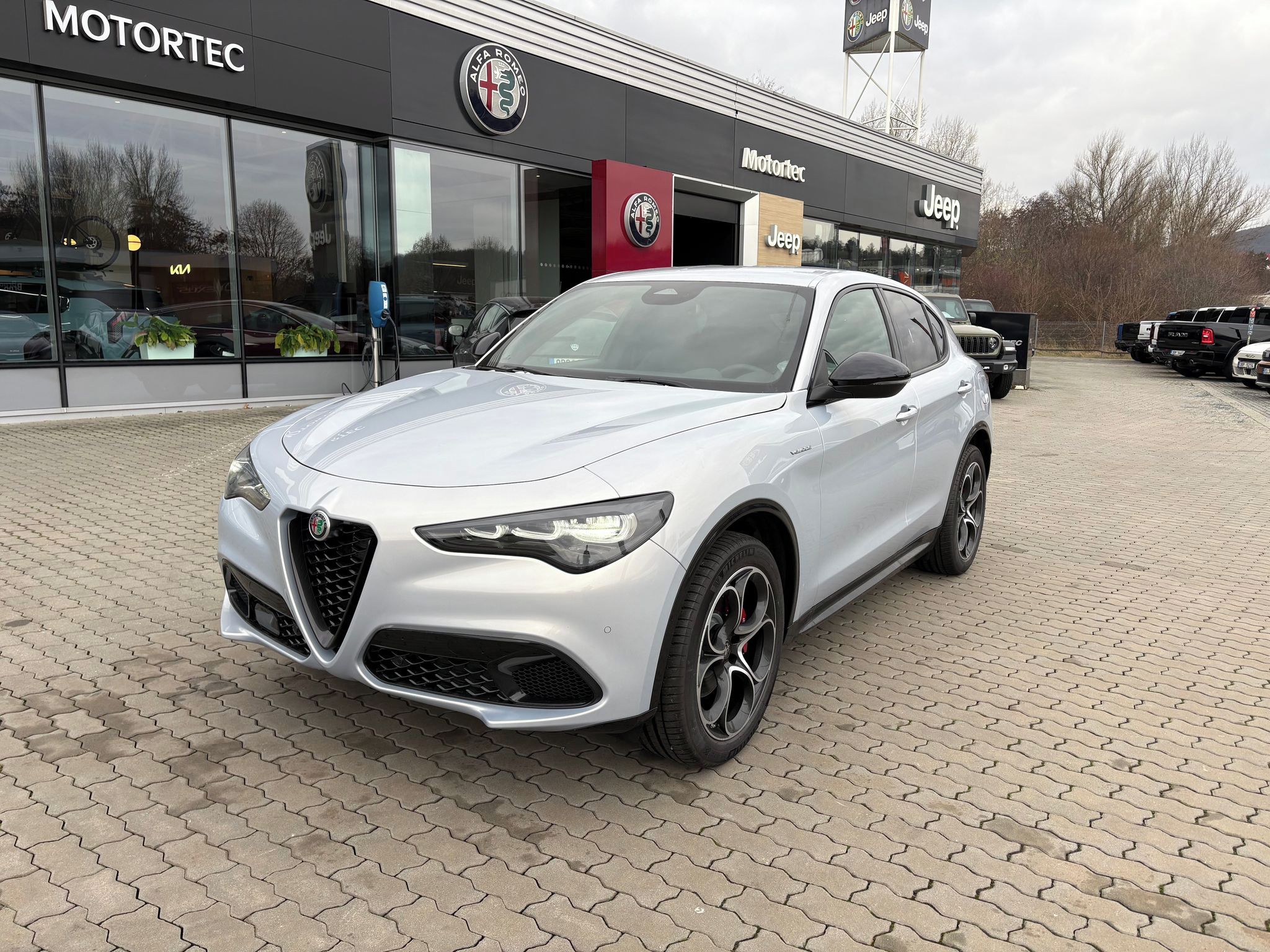 Alfa Romeo Stelvio, Veloce 2.0 Turbo 280k AT8 Q4 - fotka 3