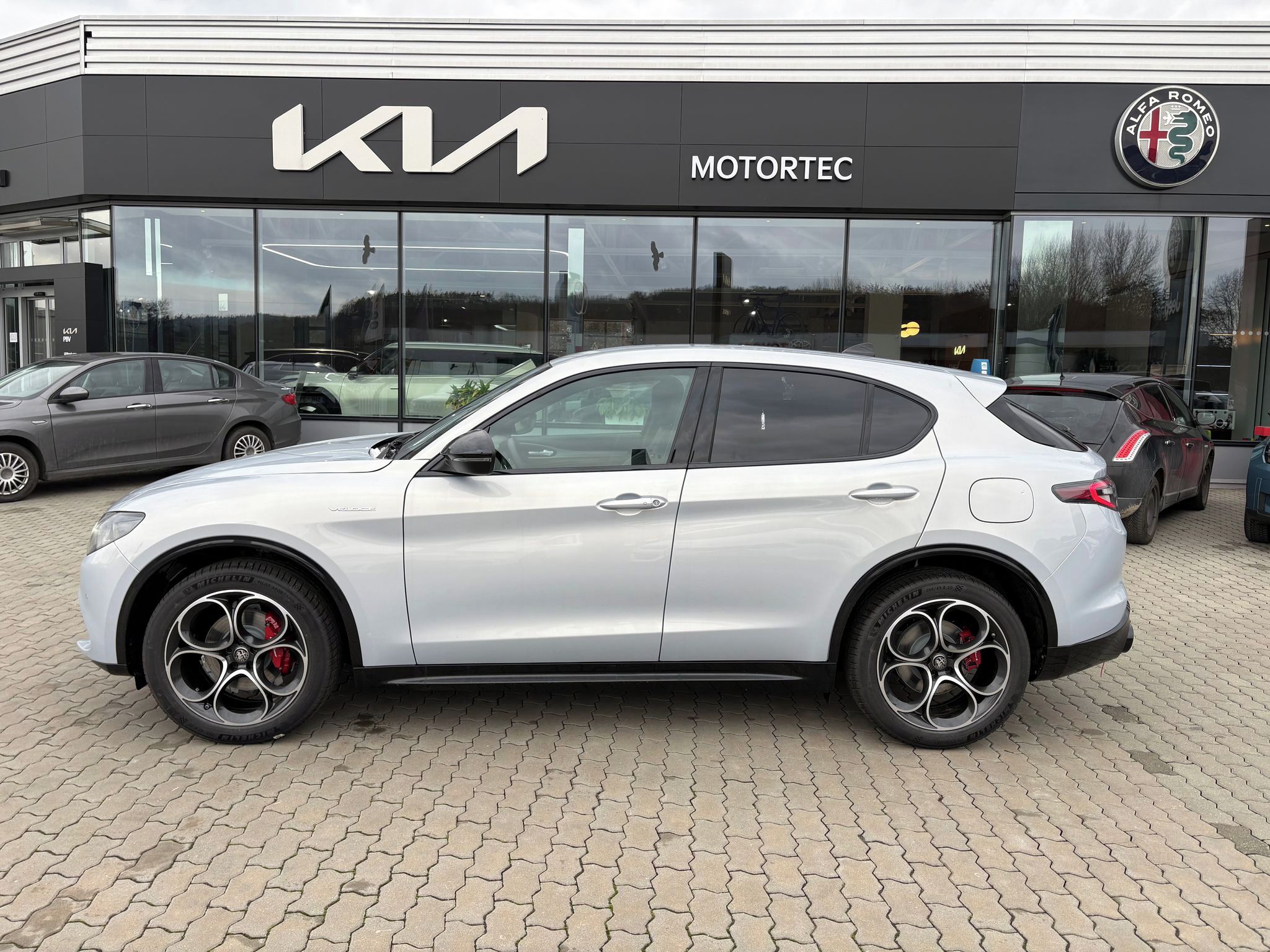 Alfa Romeo Stelvio, Veloce 2.0 Turbo 280k AT8 Q4 - fotka 4