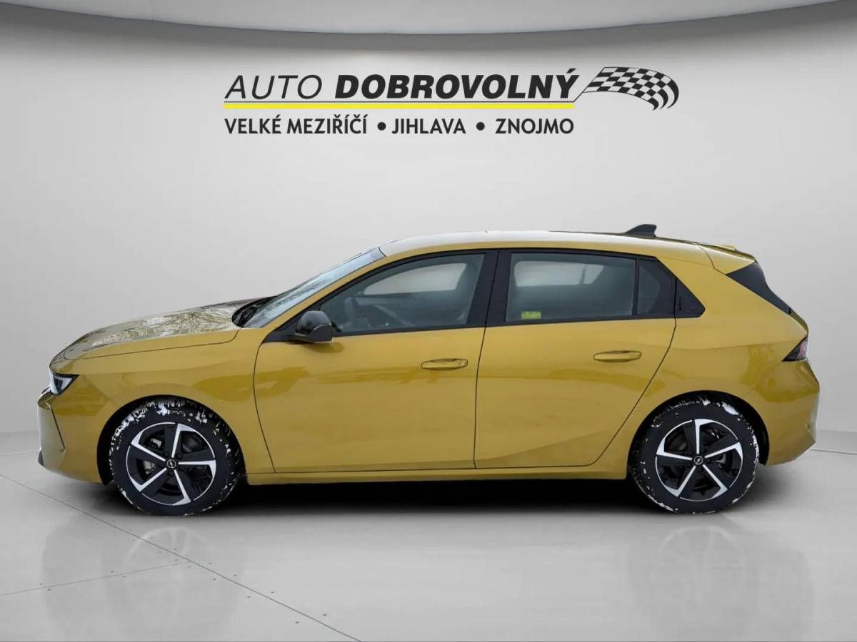 Opel Astra, Edition HB 1.2 TURBO (96kW/130 - fotka 3