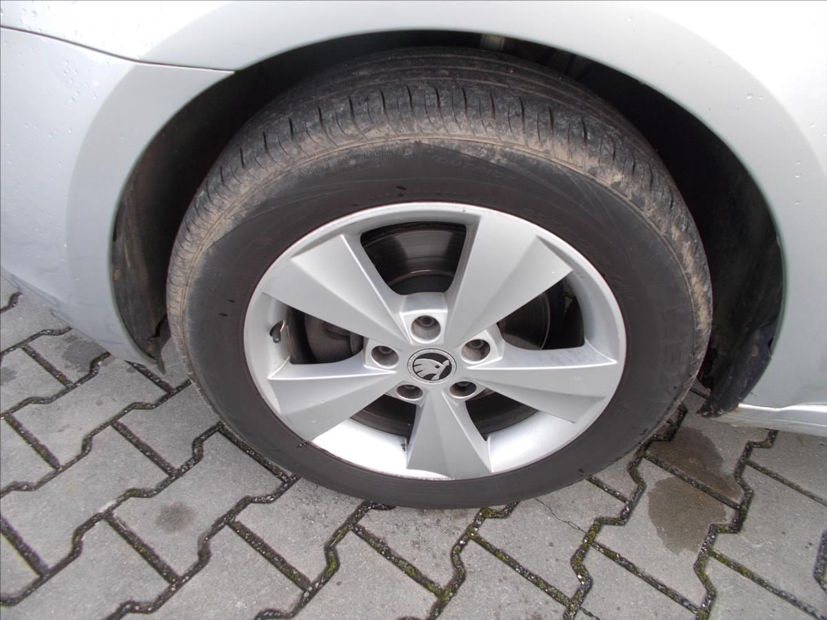Škoda Octavia, 1,6 TDI DIGIKLIMA NOVÁ STK  II - fotka 6